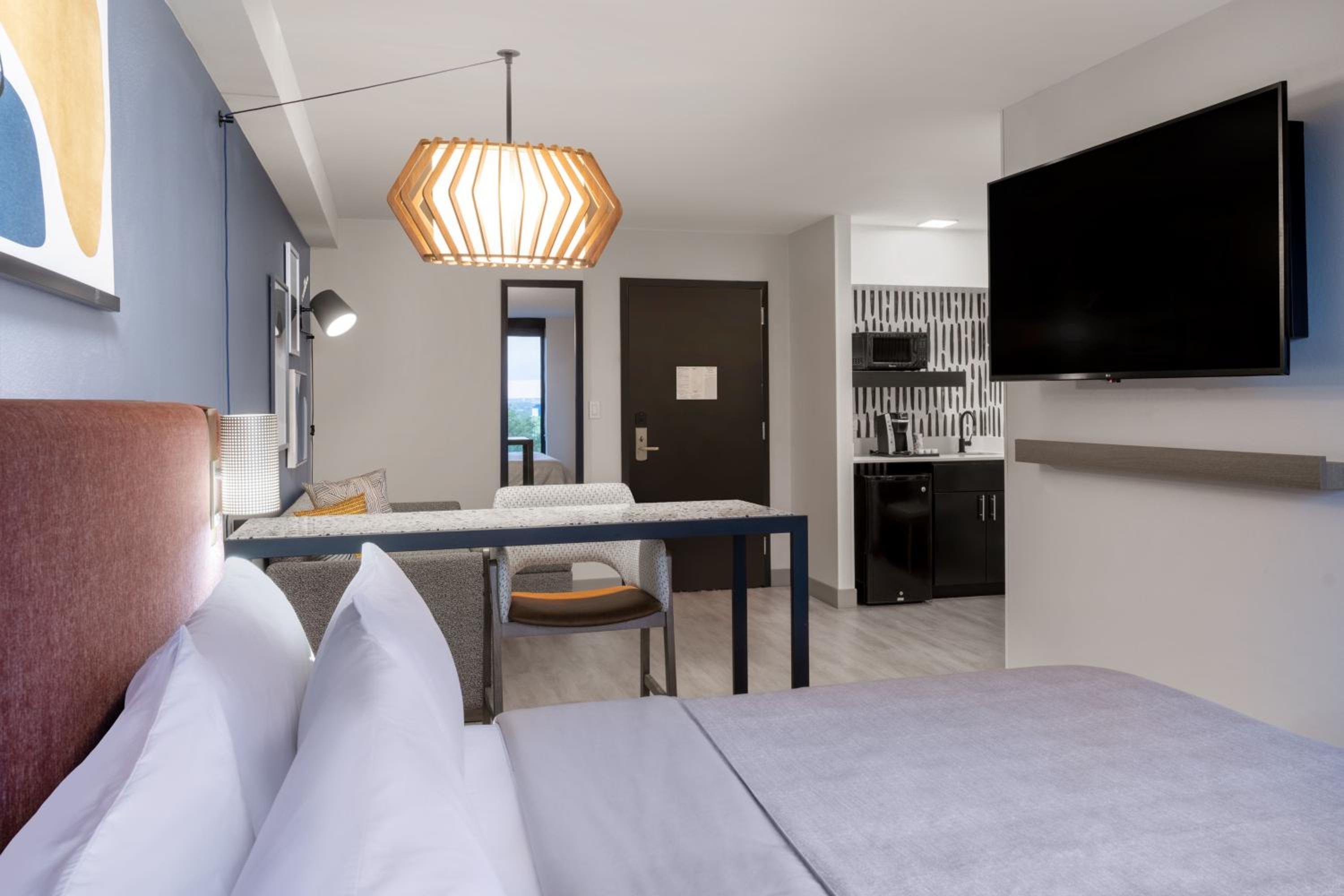 King Studio Suite - Photo 11