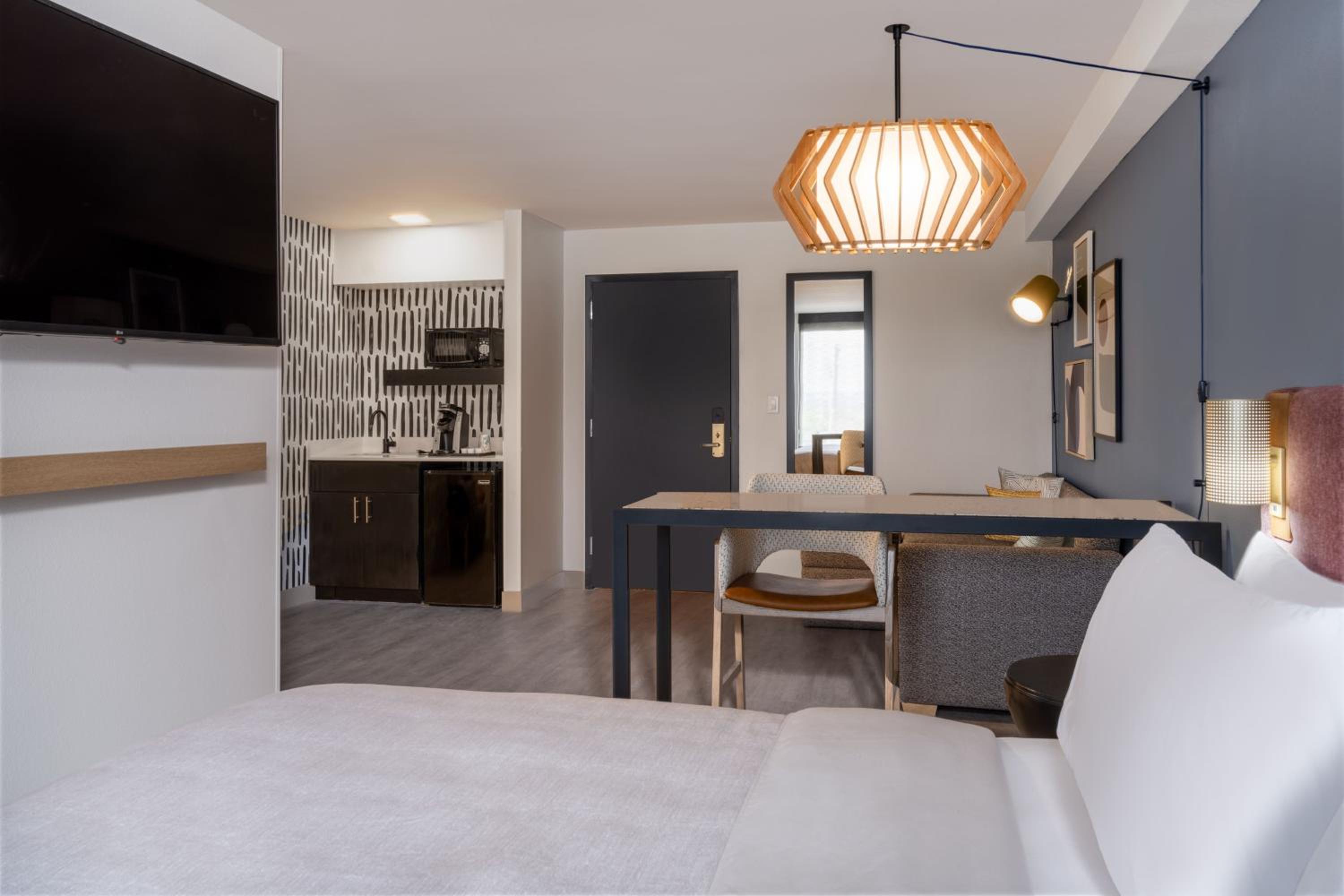 King Studio Suite - Photo 6