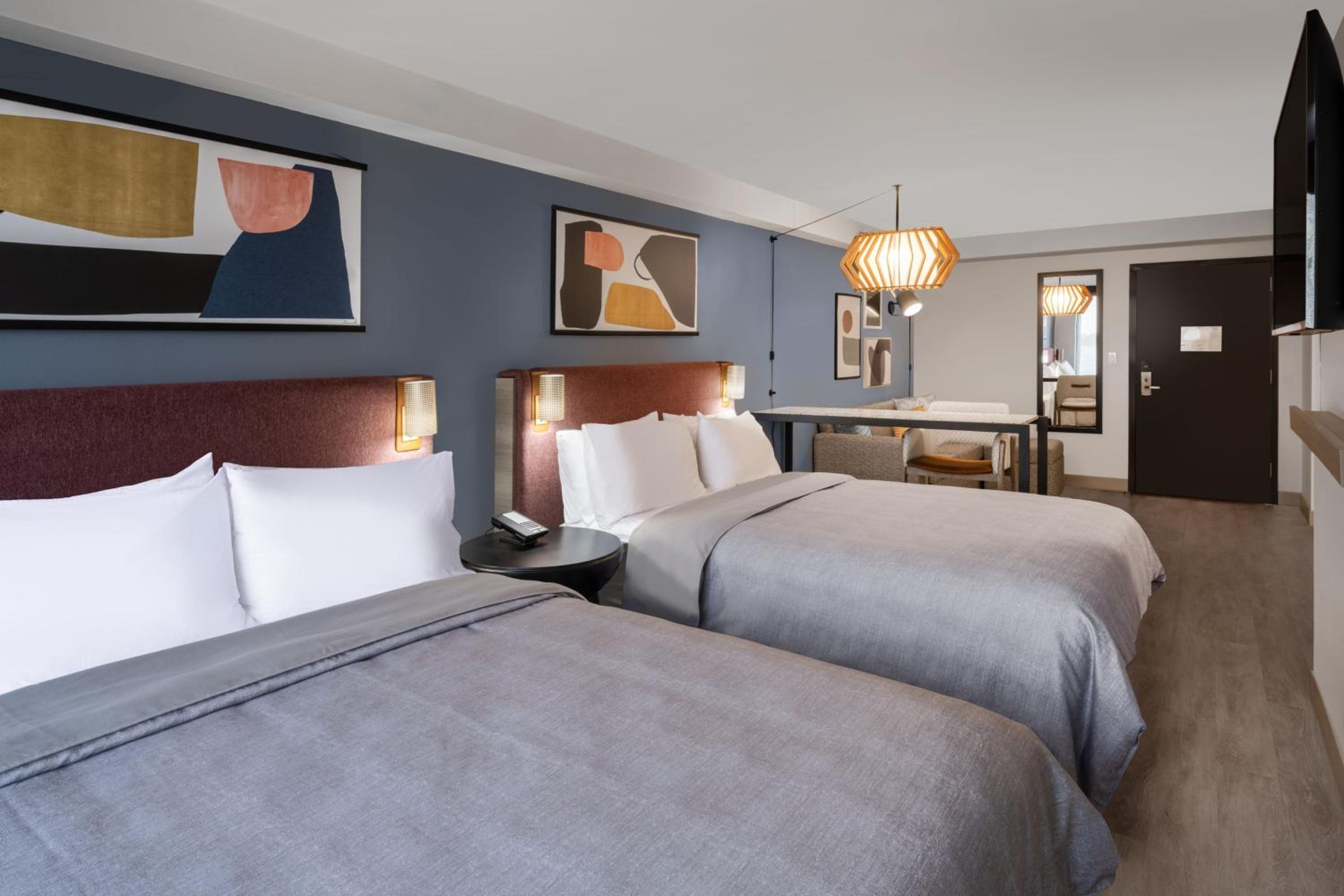 Studio Suite with Two Queen Beds - Photo 5