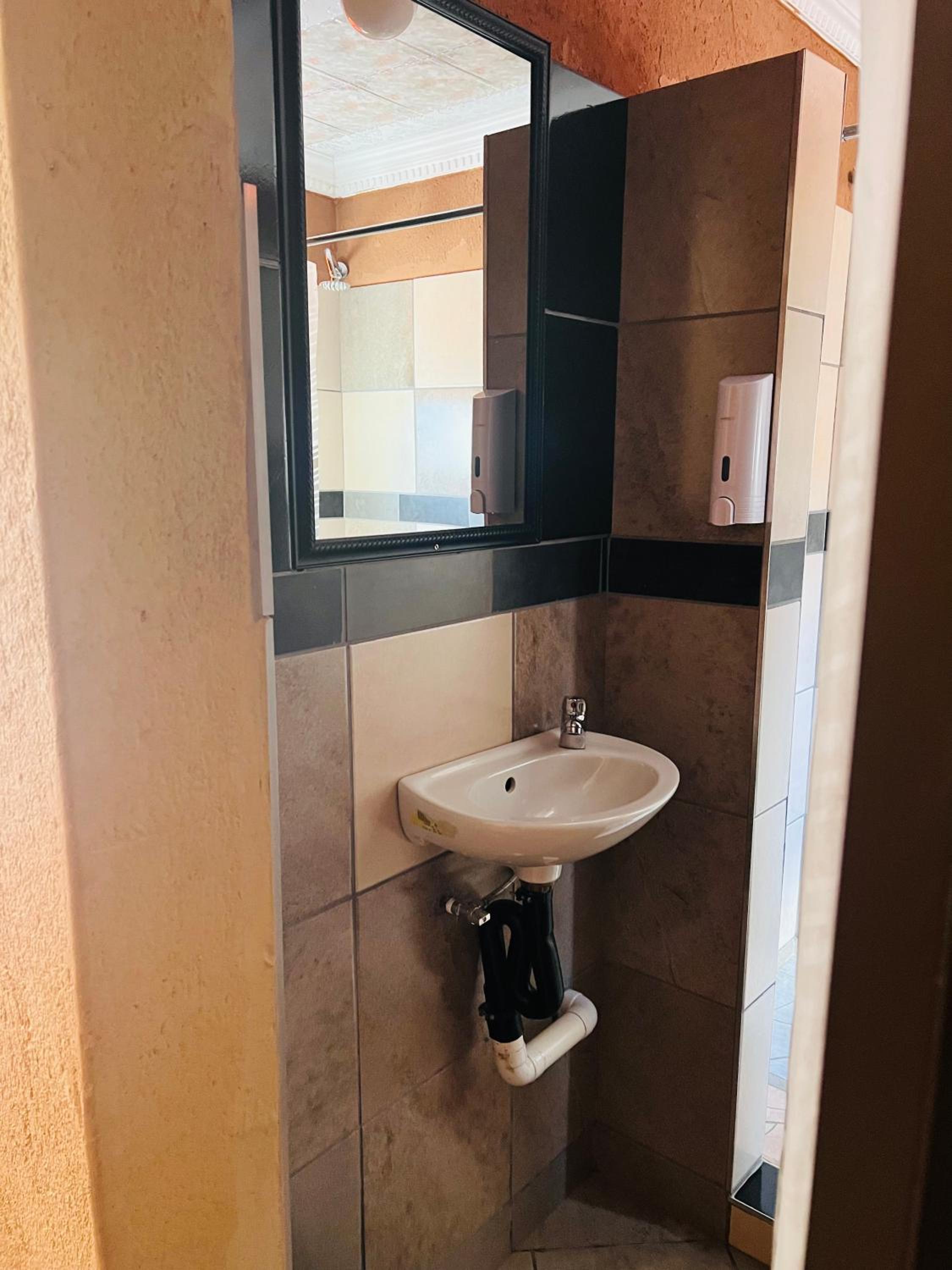 Single Room With Bathroom photo 3