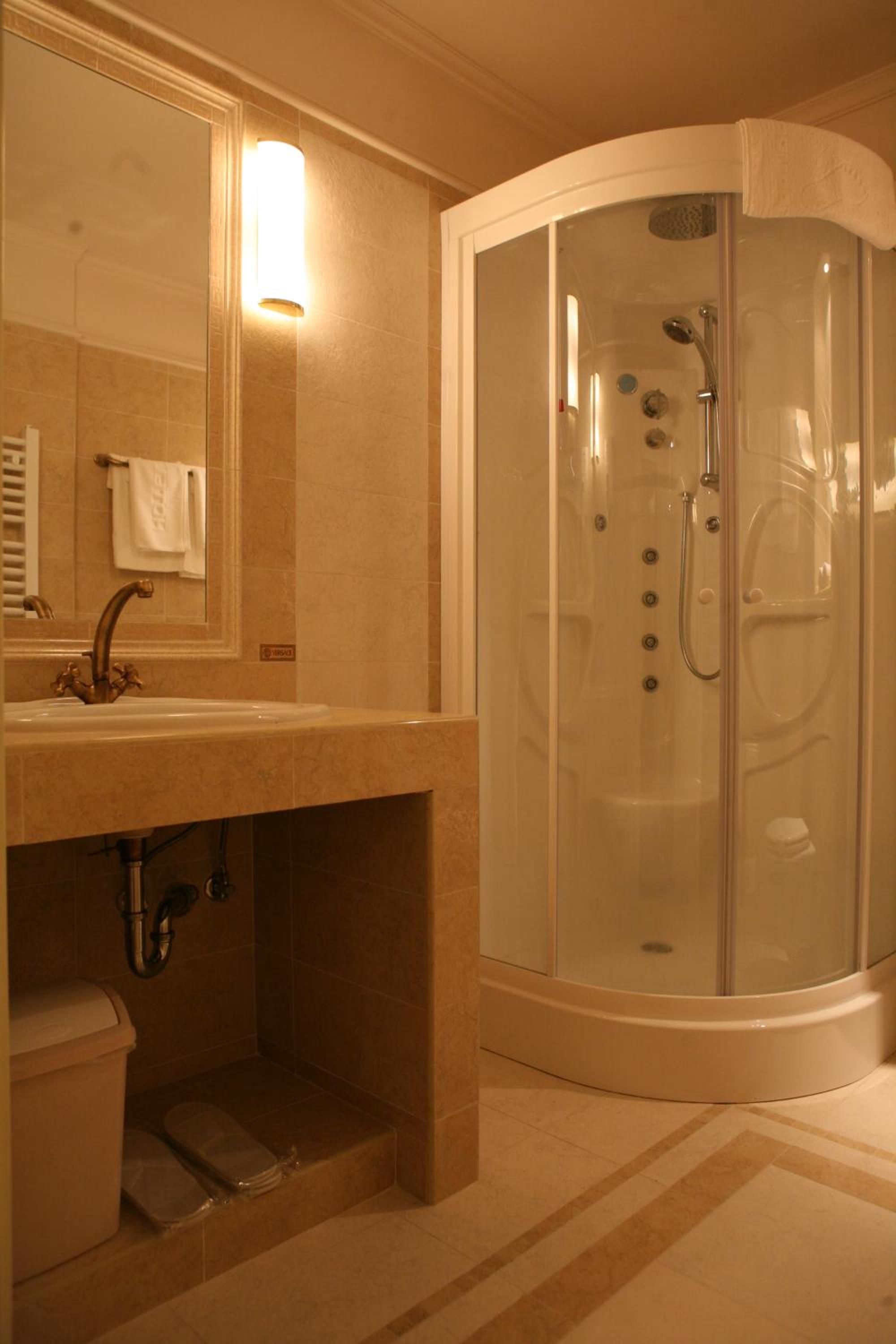 Two-Bedroom Apartment with Balcony - Photo 2