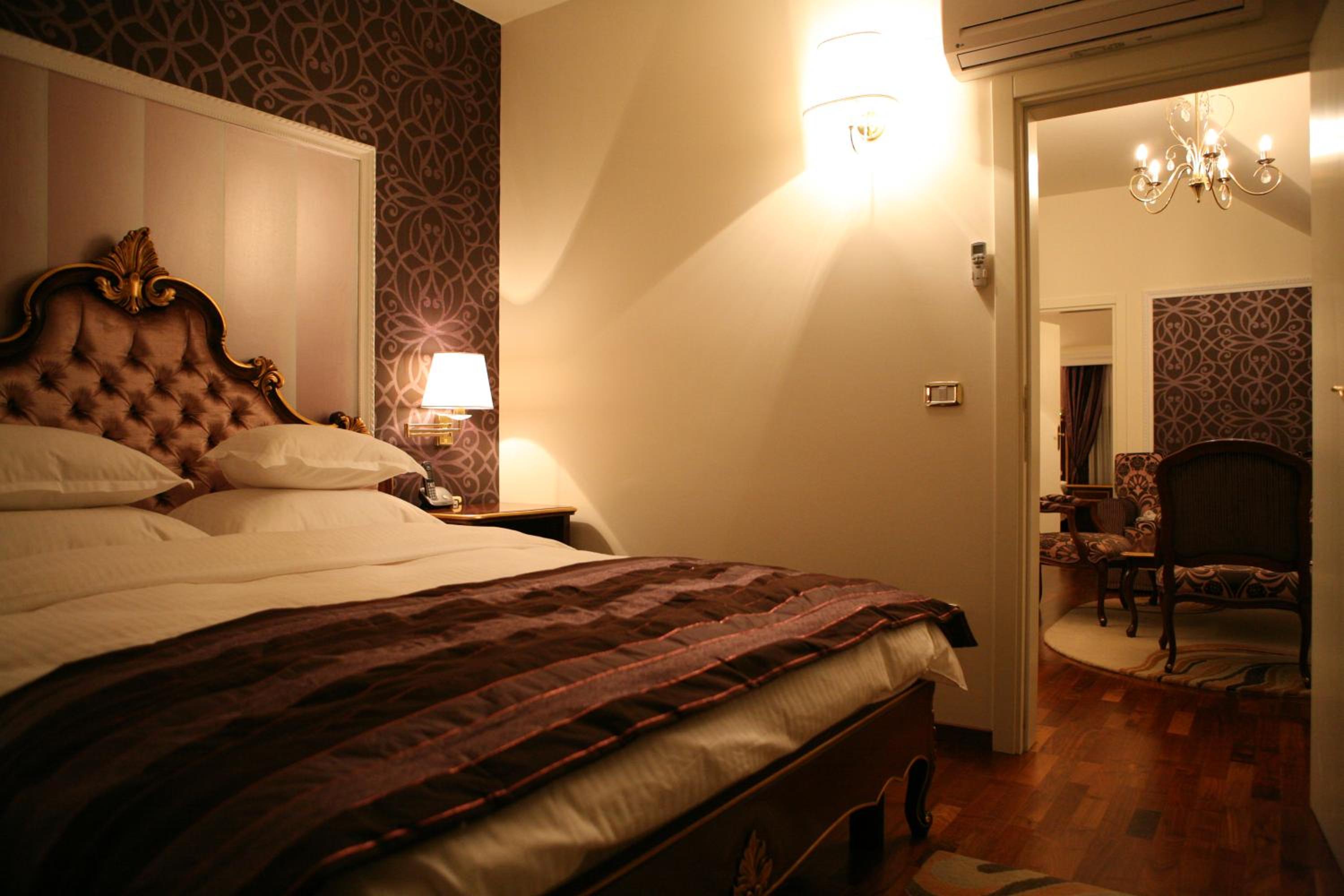 Two-Bedroom Apartment with Balcony - Photo 6