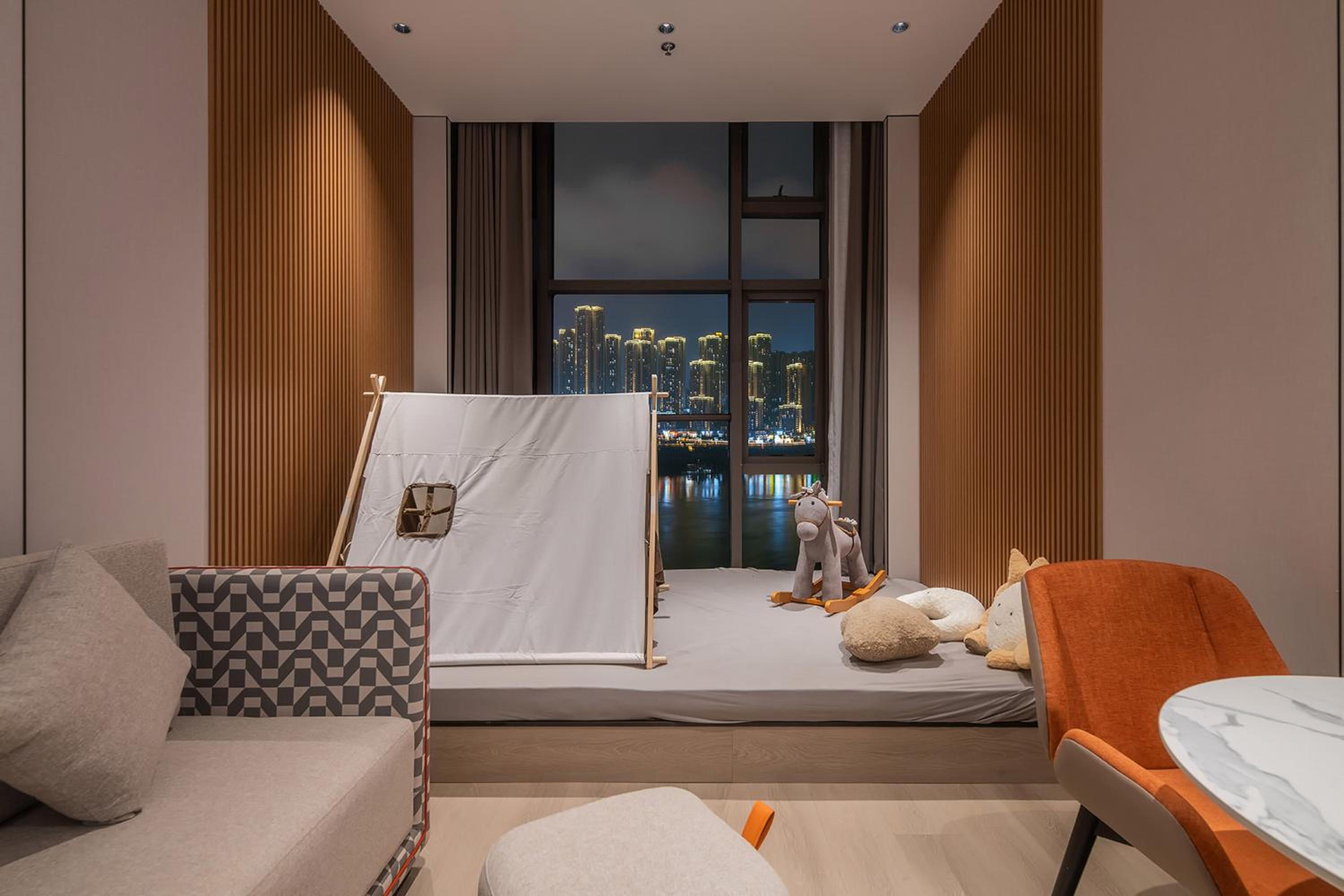 Standard King Room with River View - Kids Theme