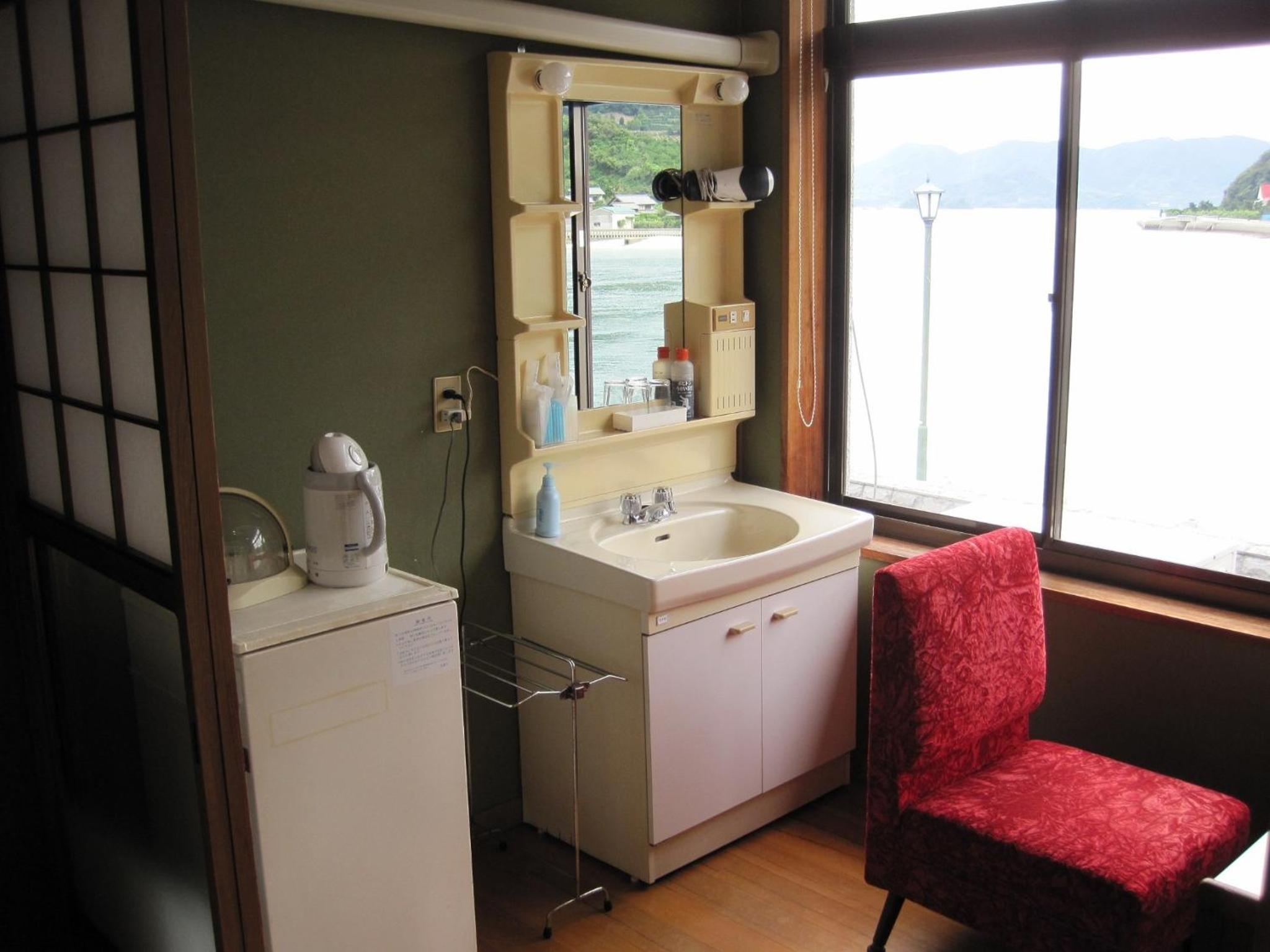 Japanese-Style Standard Room with Shared Bathroom and Sea View photo 2
