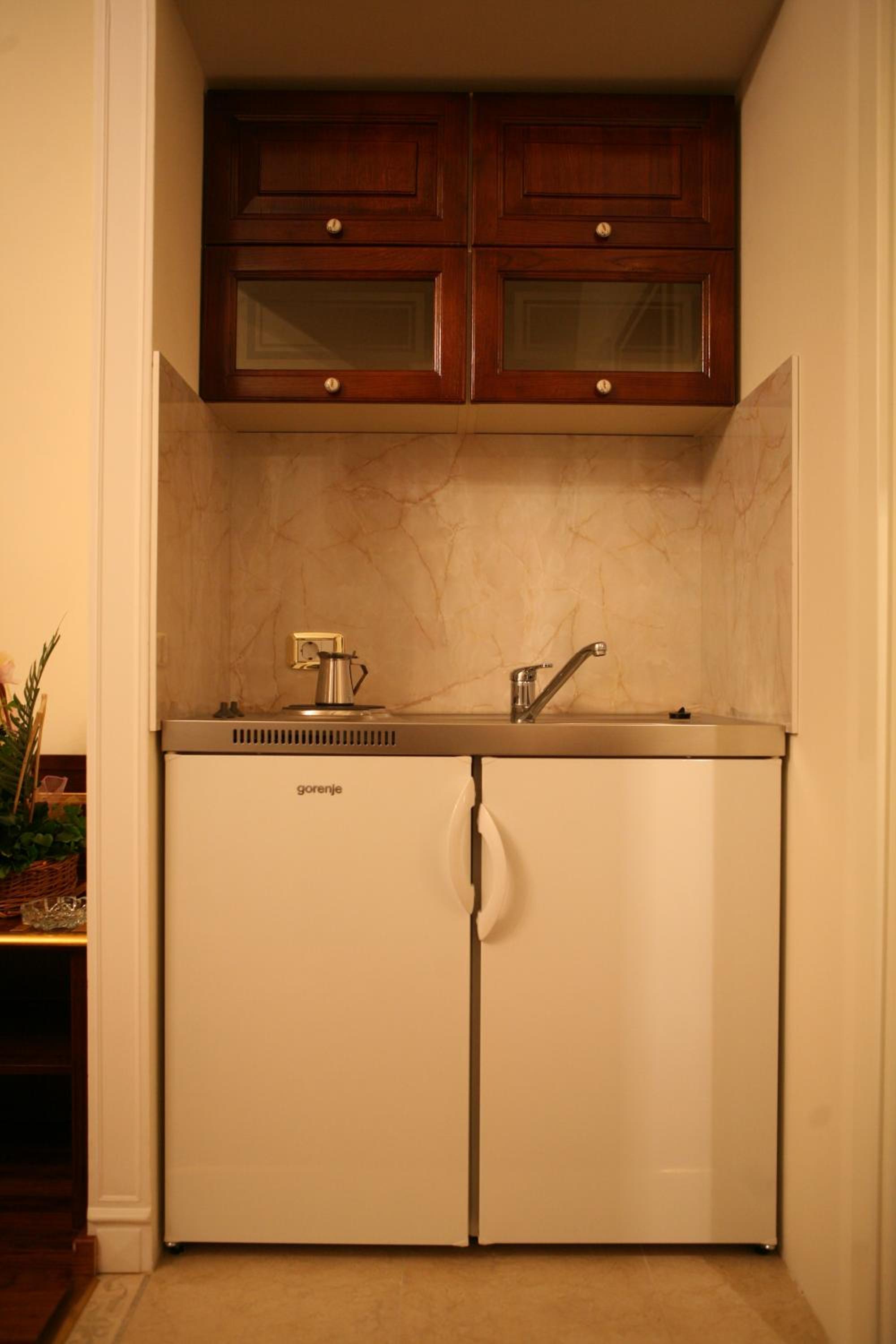 Two-Bedroom Apartment with Balcony - Photo 8