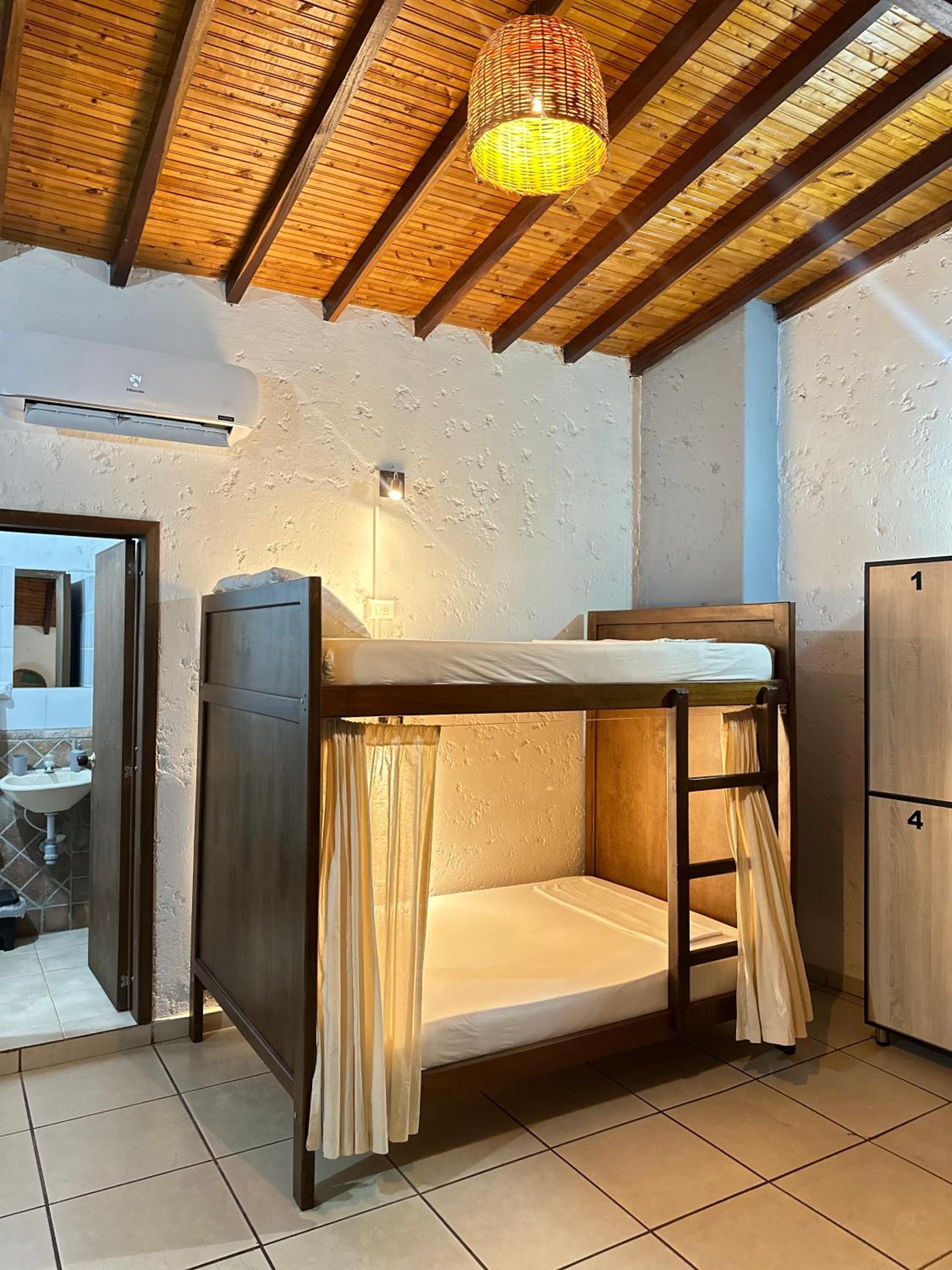 Bed in 6-Bed Mixed Dormitory Room photo 1