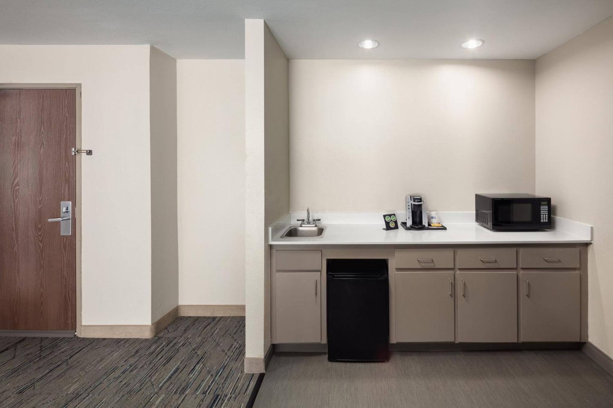 One-Bedroom Executive King Suite - Photo 3