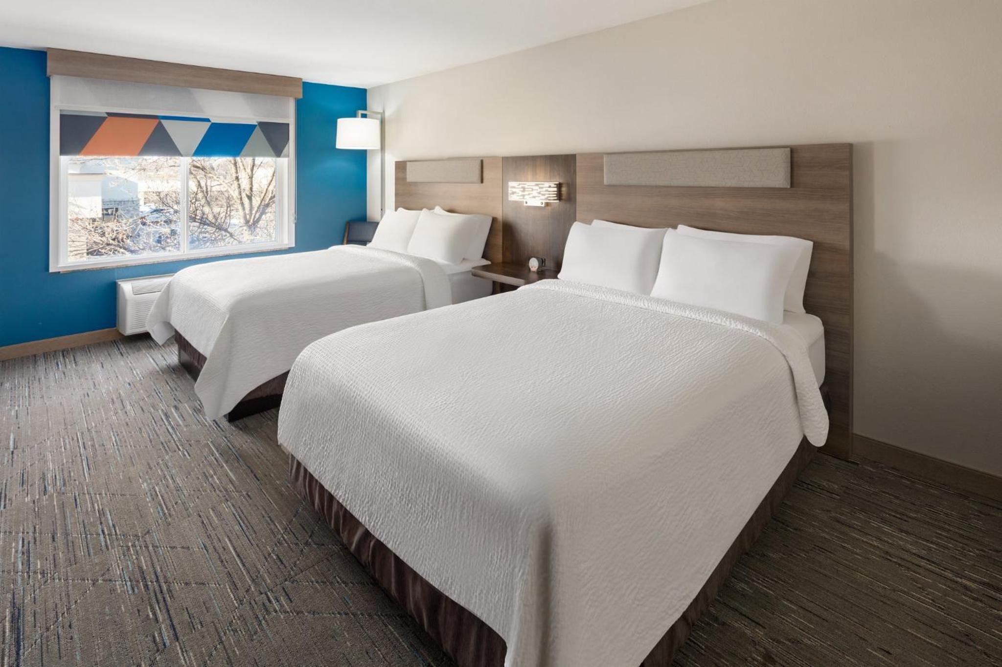 Standard Room with Two Queen Beds - Photo 1
