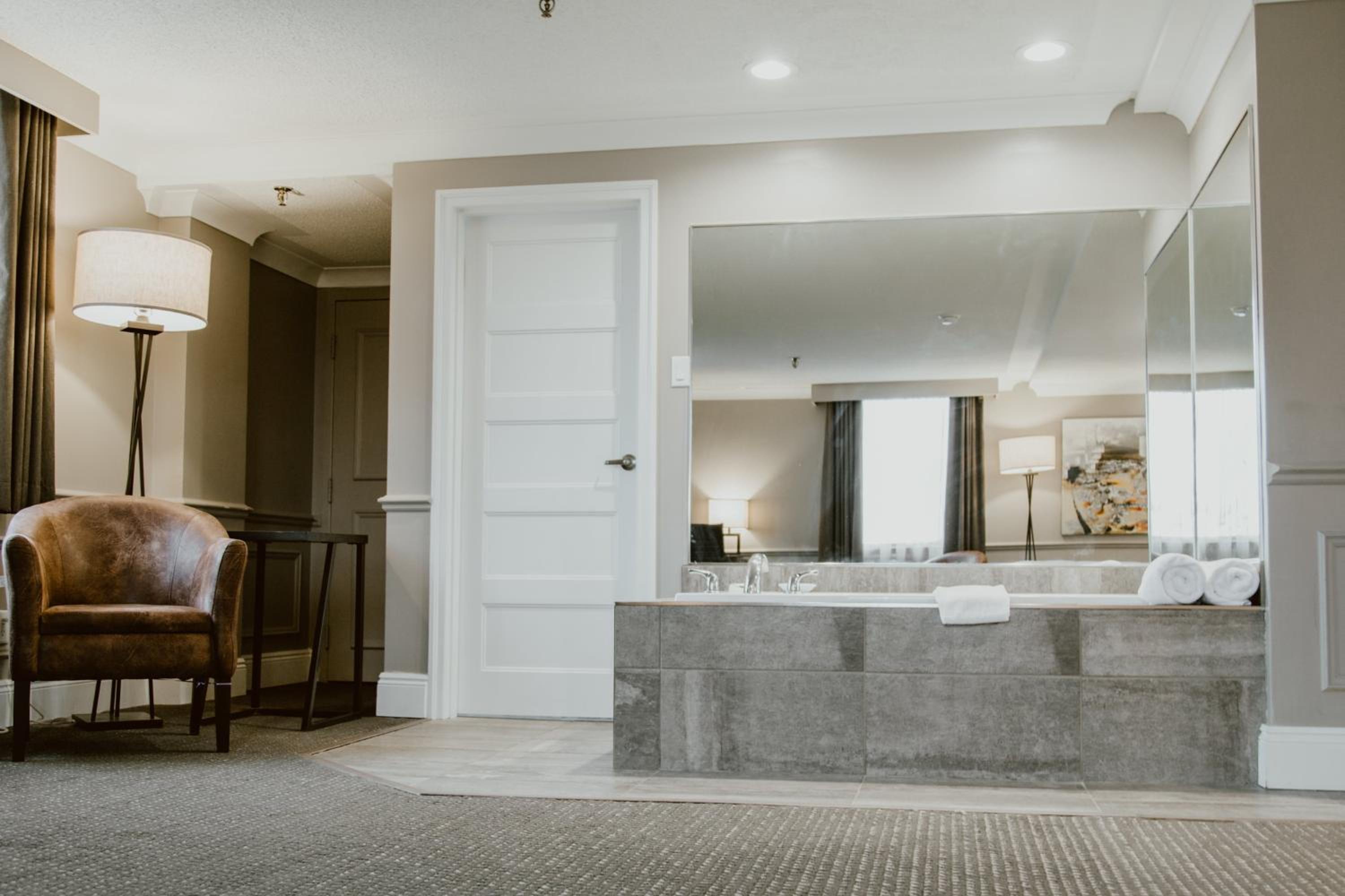 Junior King Suite - Photo 10