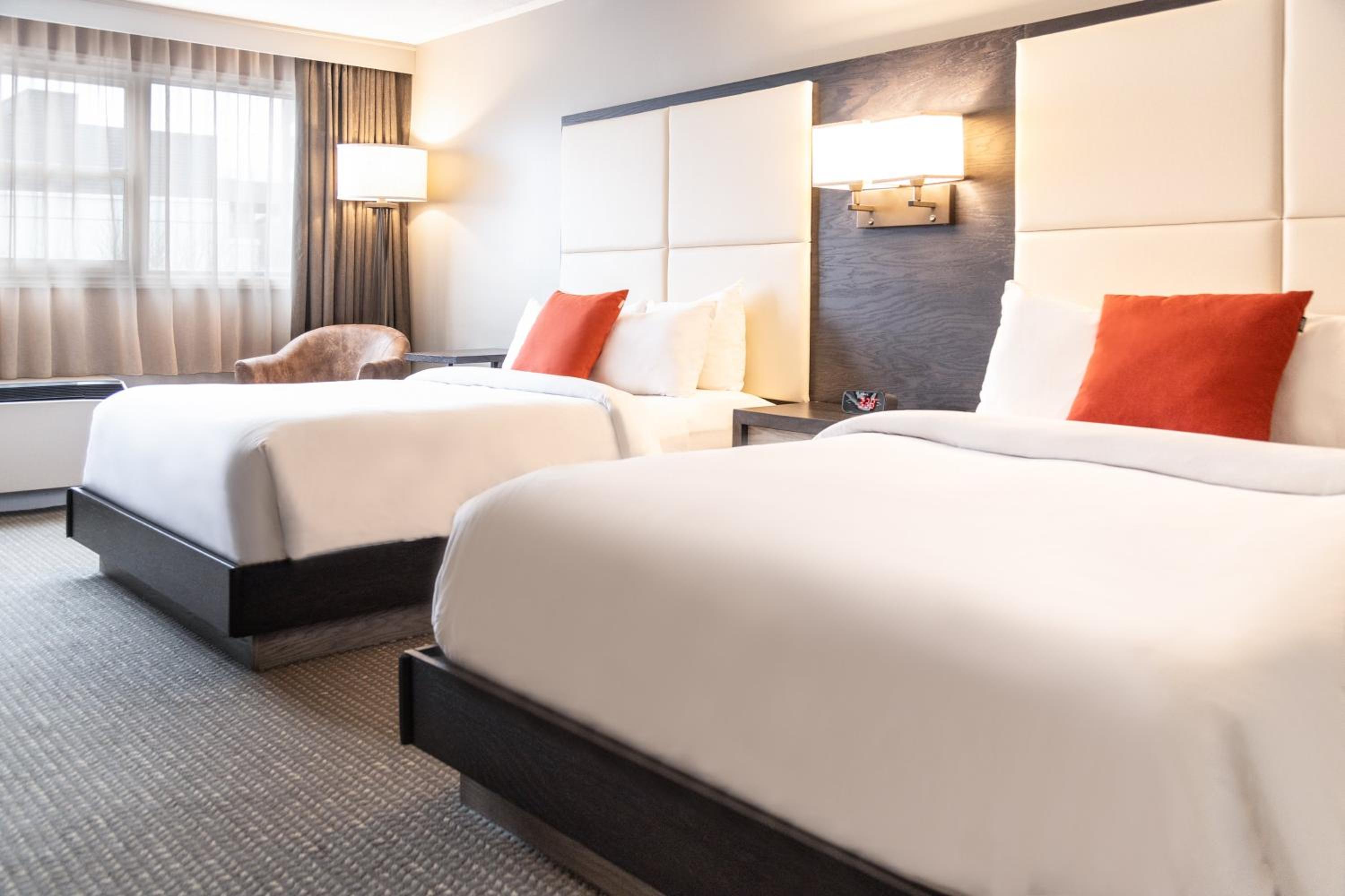 Premium Queen Room with Two Queen Beds and River View - Photo 8