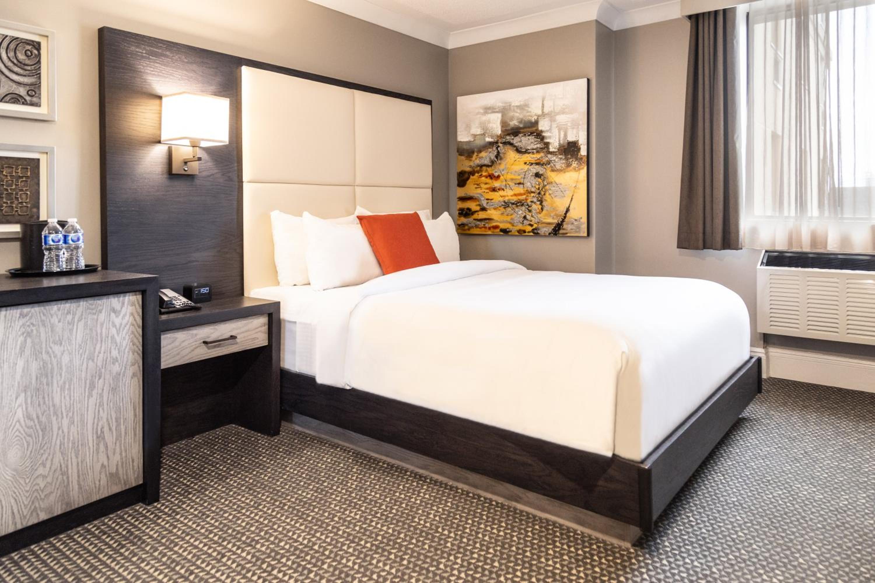 Standard Queen Room - Photo 6