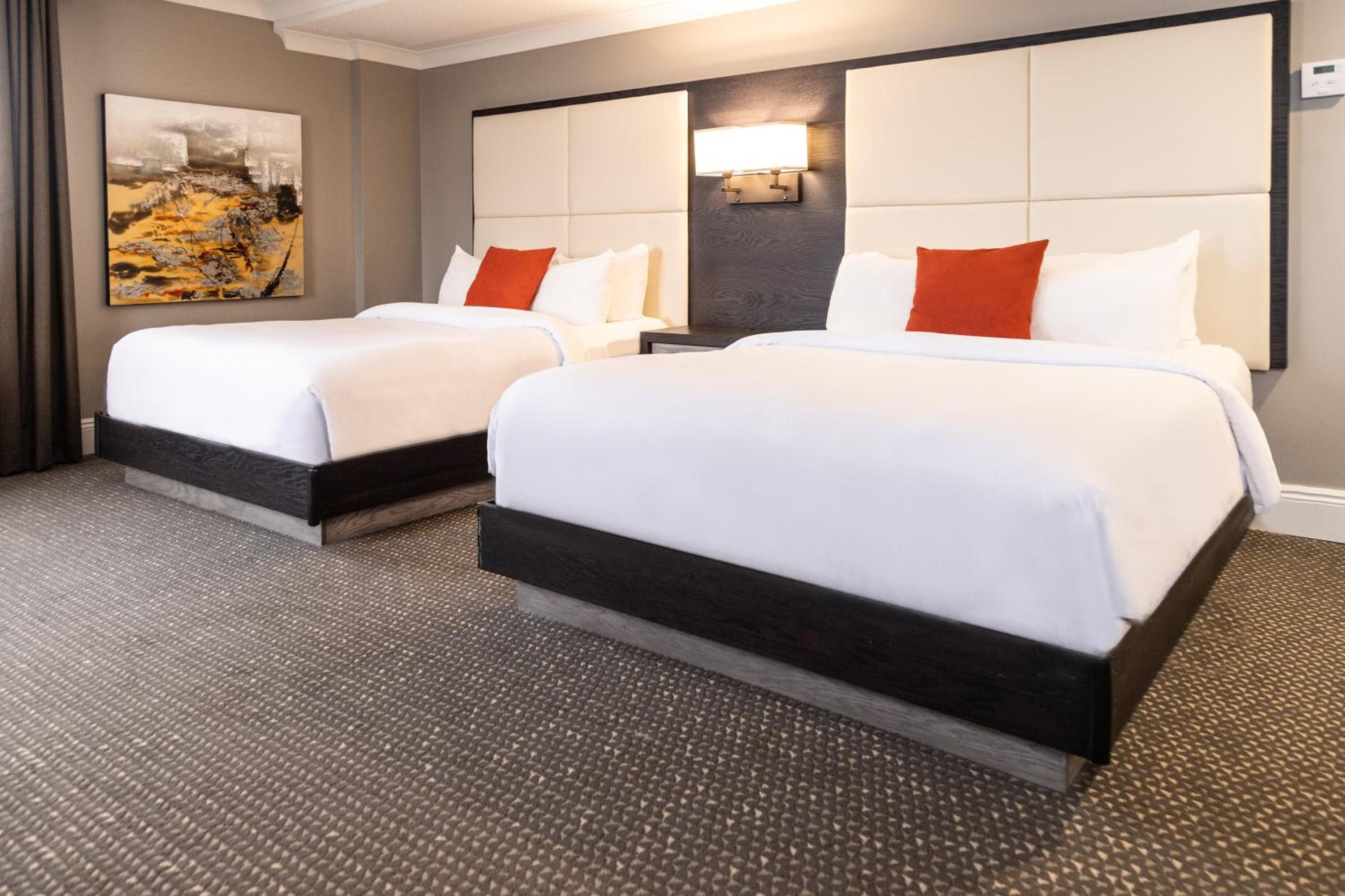 Premium Queen Room with Two Queen Beds and River View - Photo 2