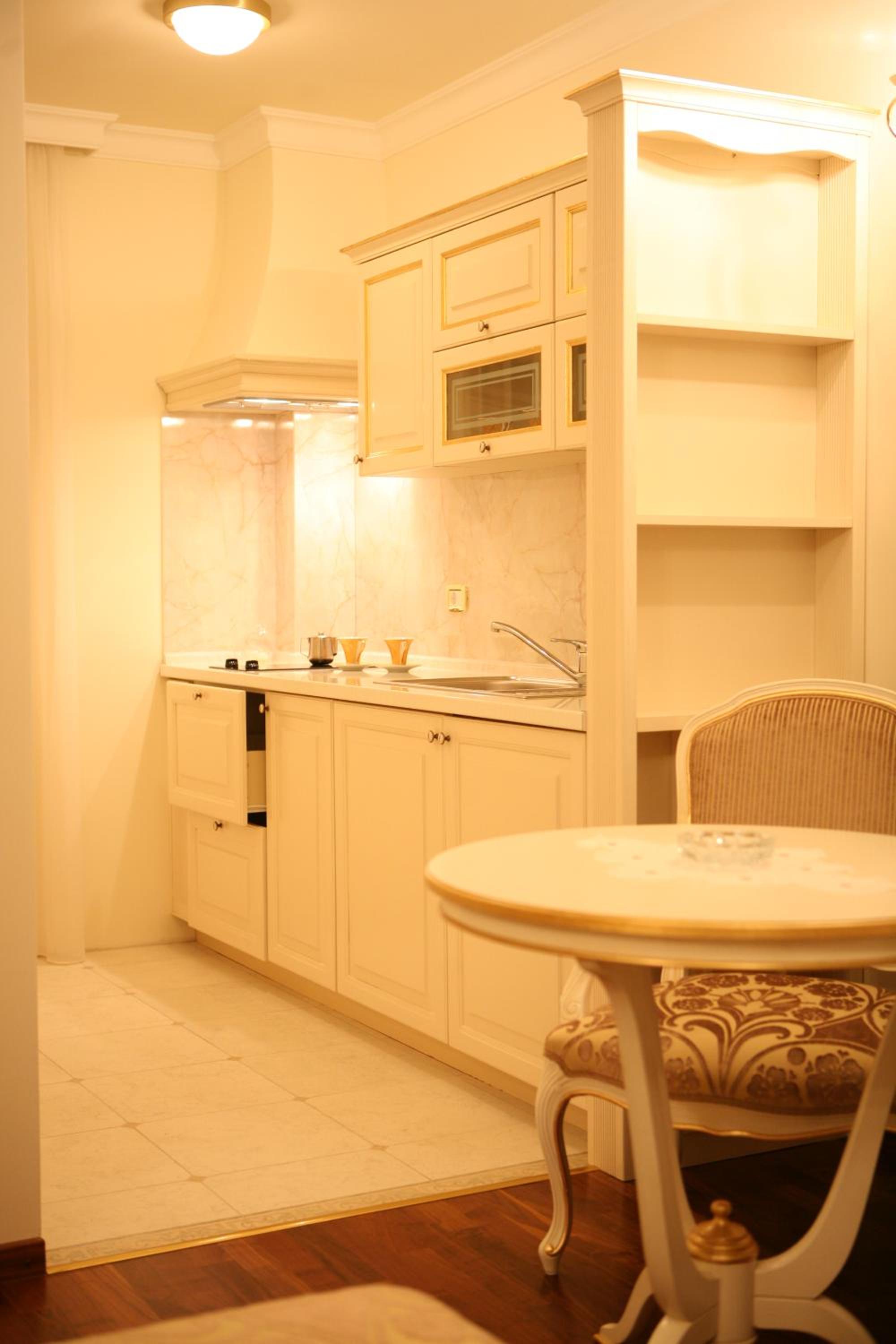 One-Bedroom Apartment with Spa Bath - Photo 3