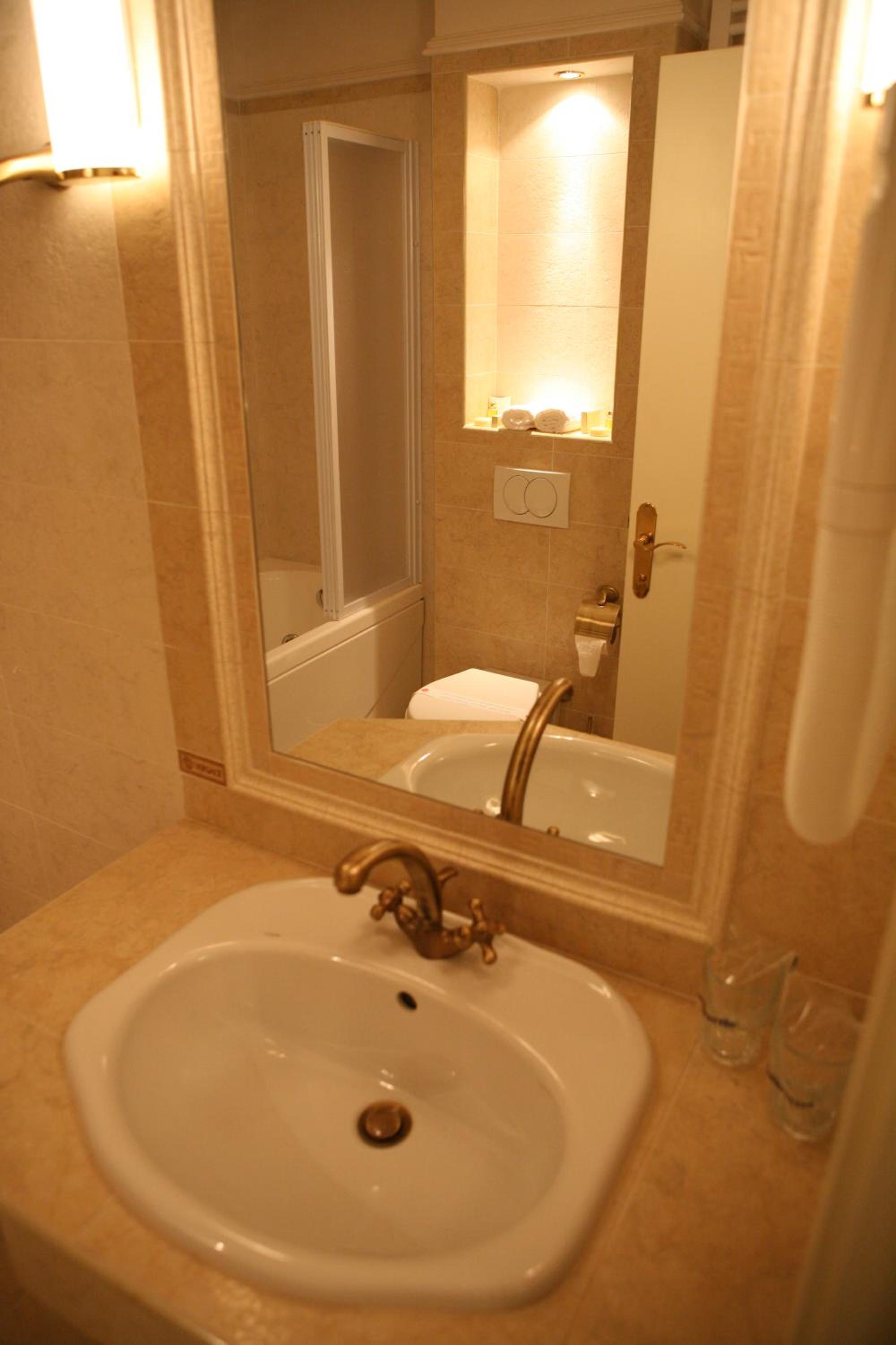 One-Bedroom Apartment with Spa Bath - Photo 7