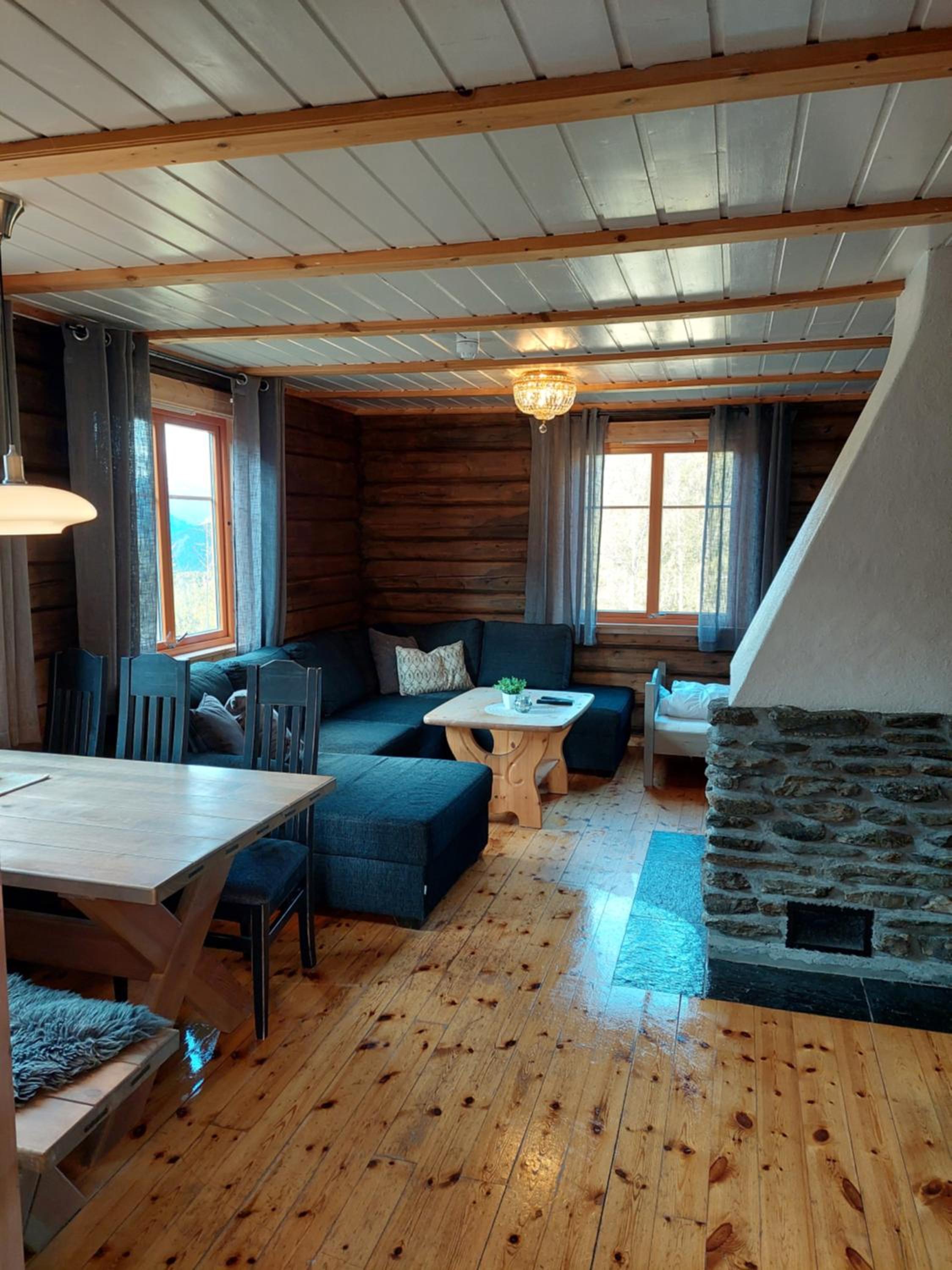 Apartment with Mountain View photo 3