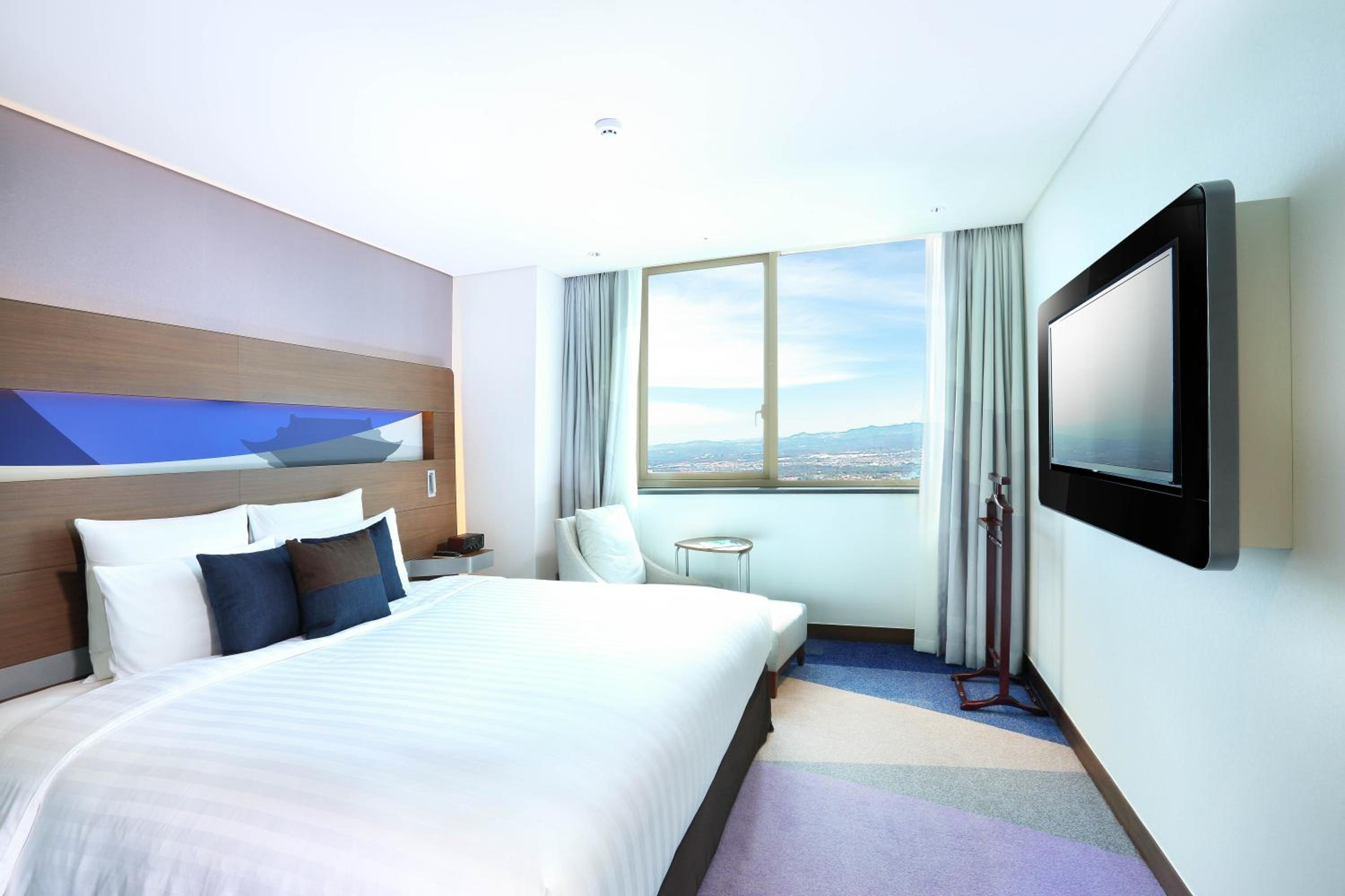 Junior King Suite photo 2