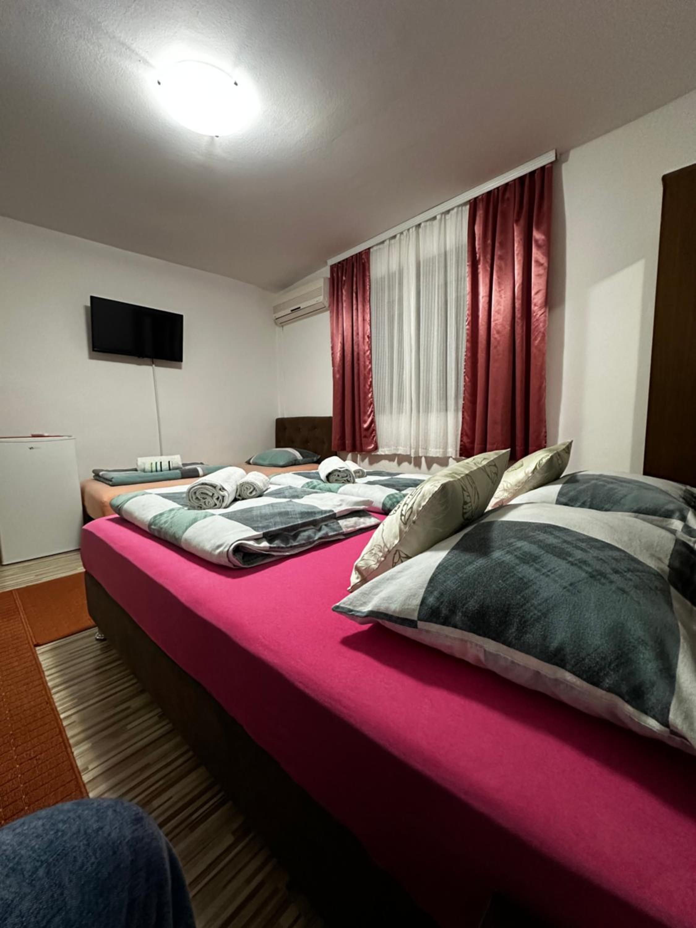 Triple Room with Private Bathroom photo 2