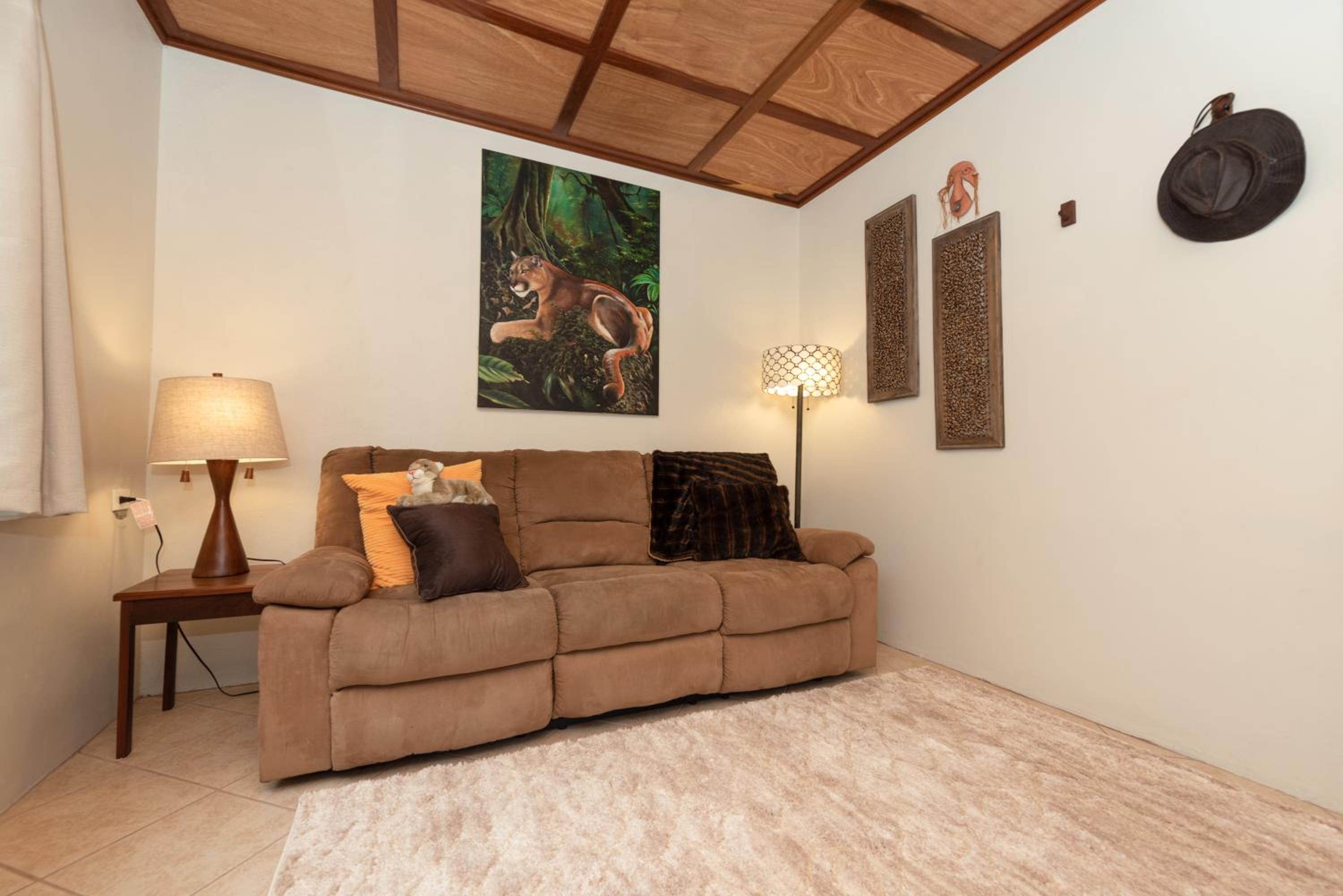 Six-Bedroom House photo 1
