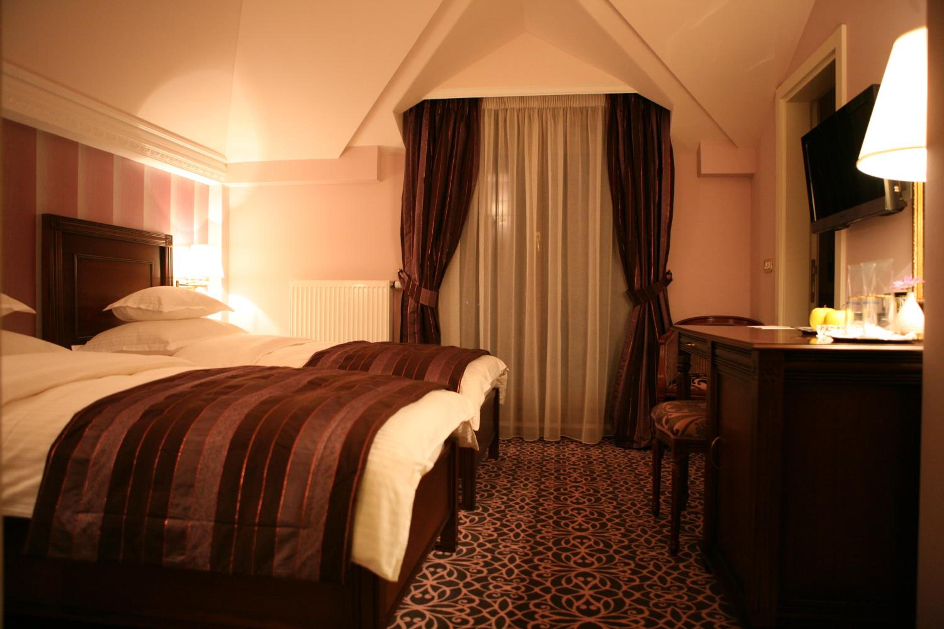 Twin Room - Photo 3