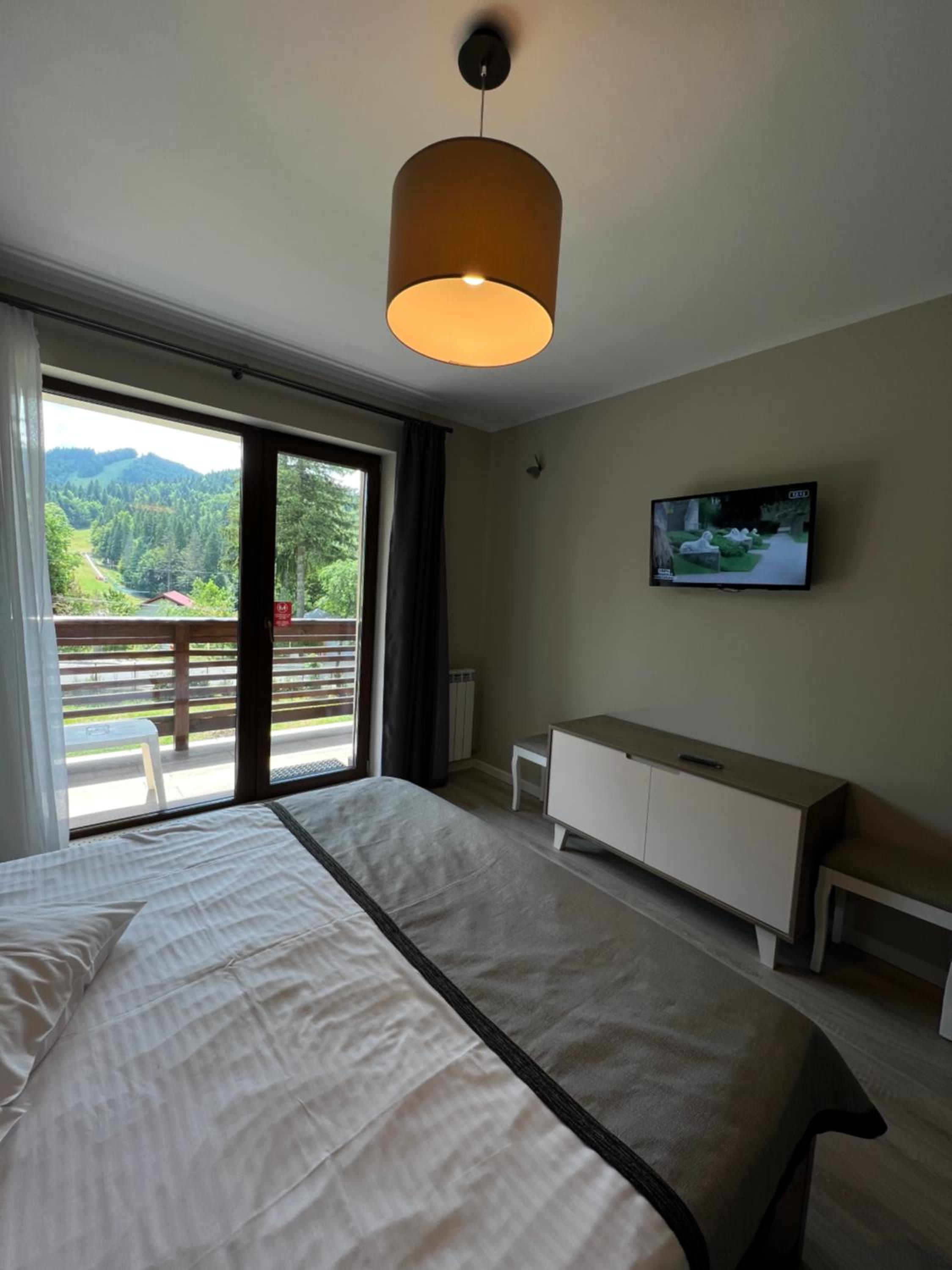 Apartment with Mountain View - Second Floor - Photo 3