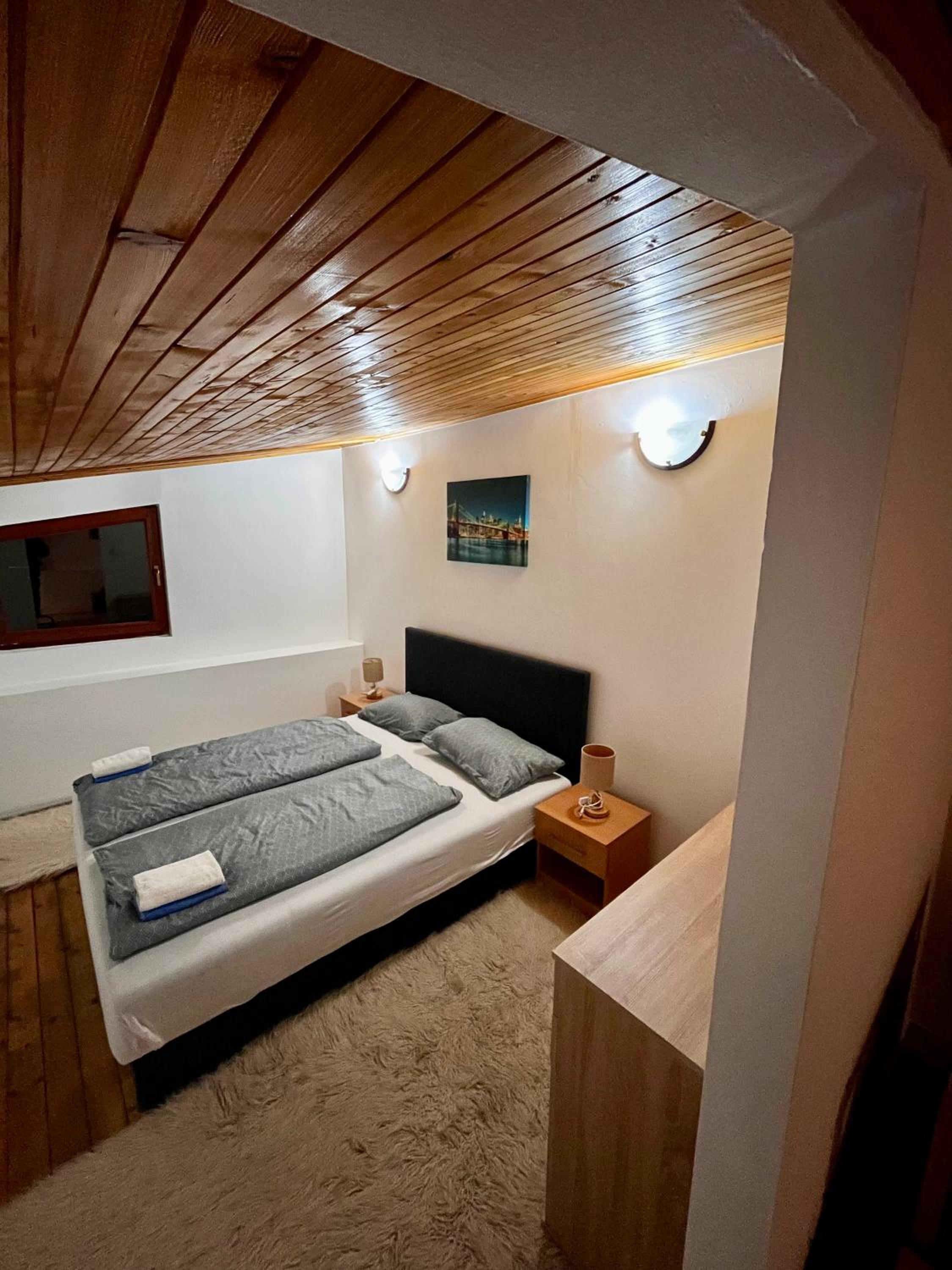 Apartment - Split Level photo 2