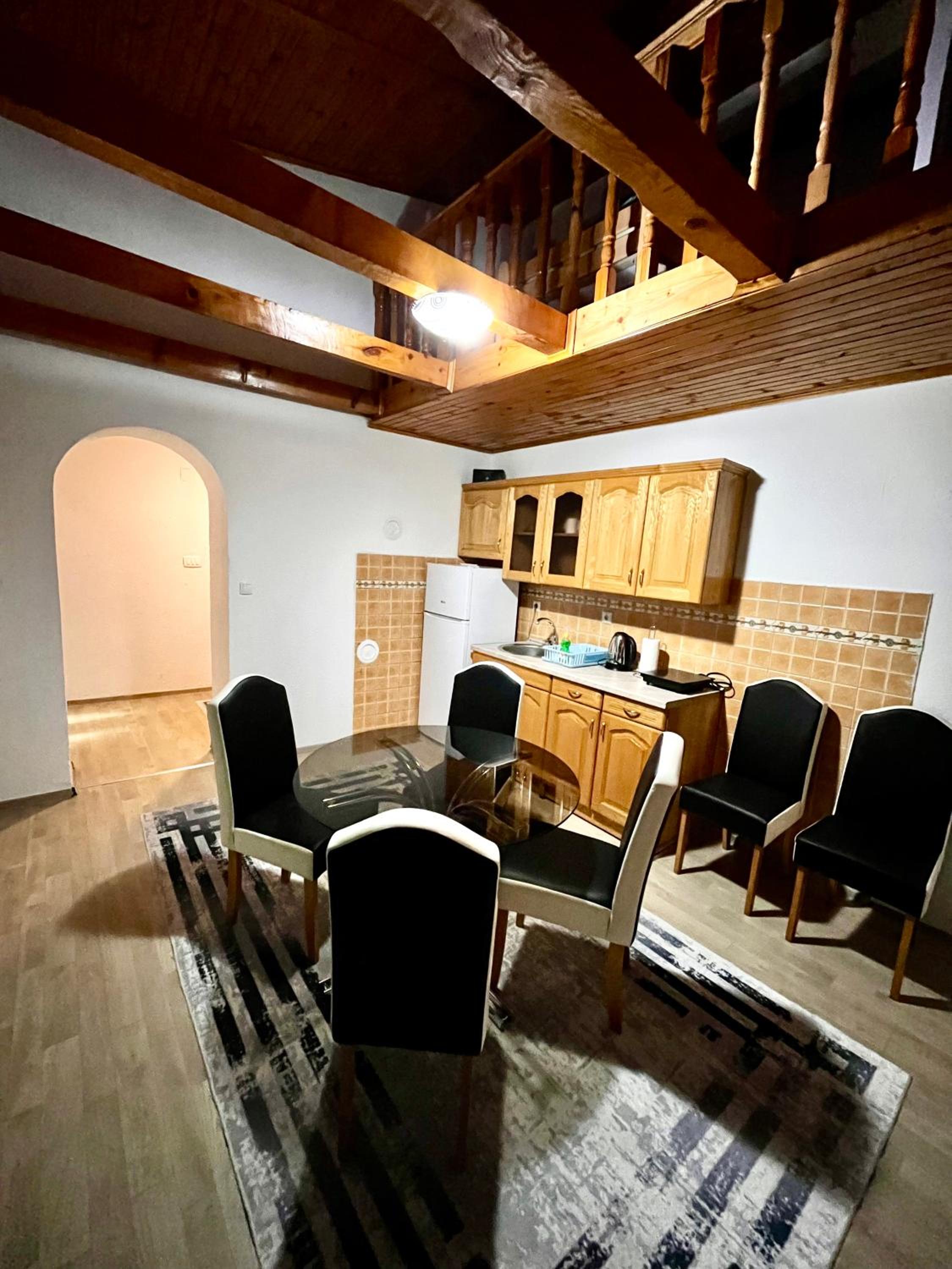 Apartment - Split Level photo 3