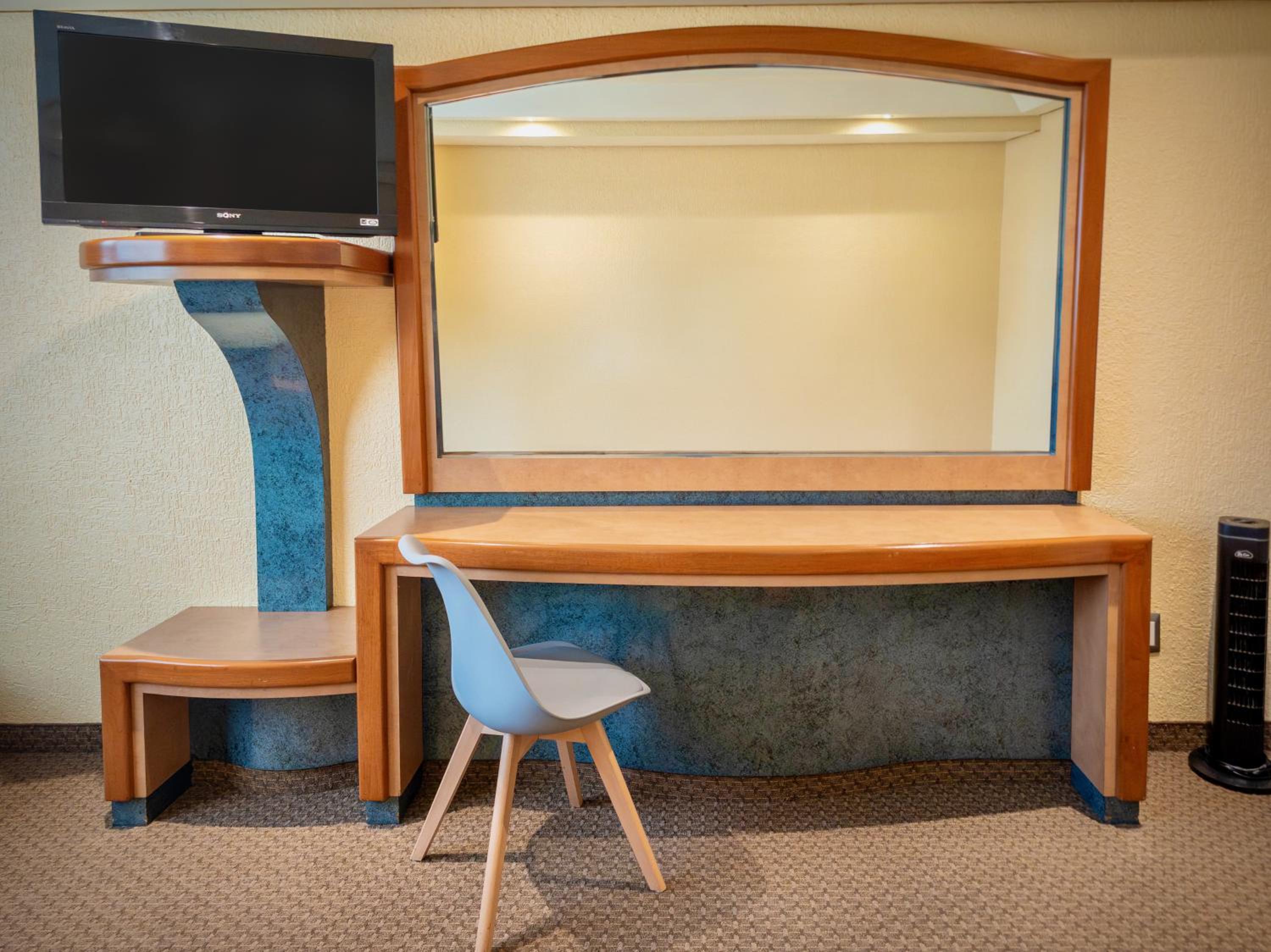 Standard Twin Room - Photo 2