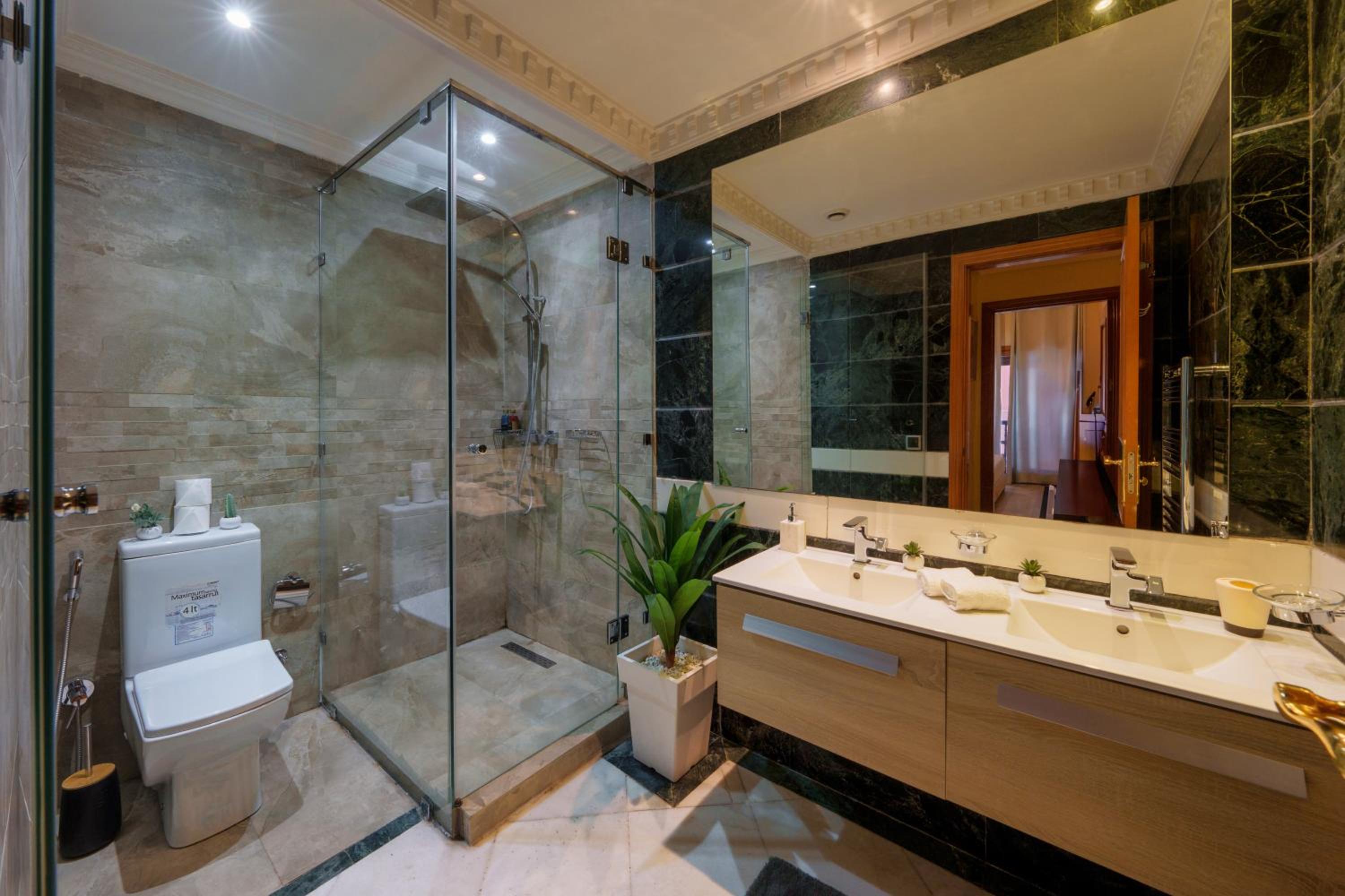 One-Bedroom Apartment - Photo 2