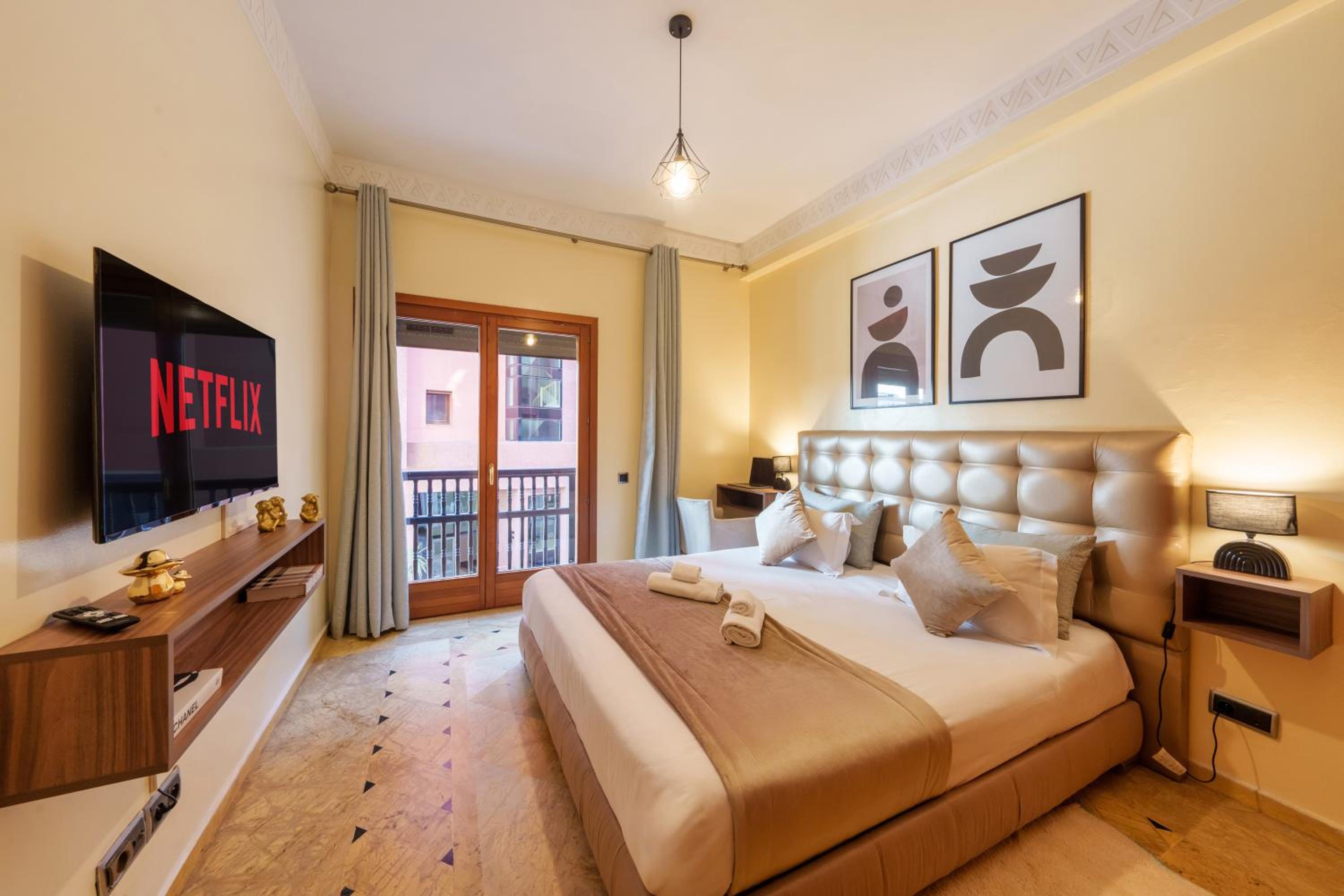 One-Bedroom Apartment - Photo 3