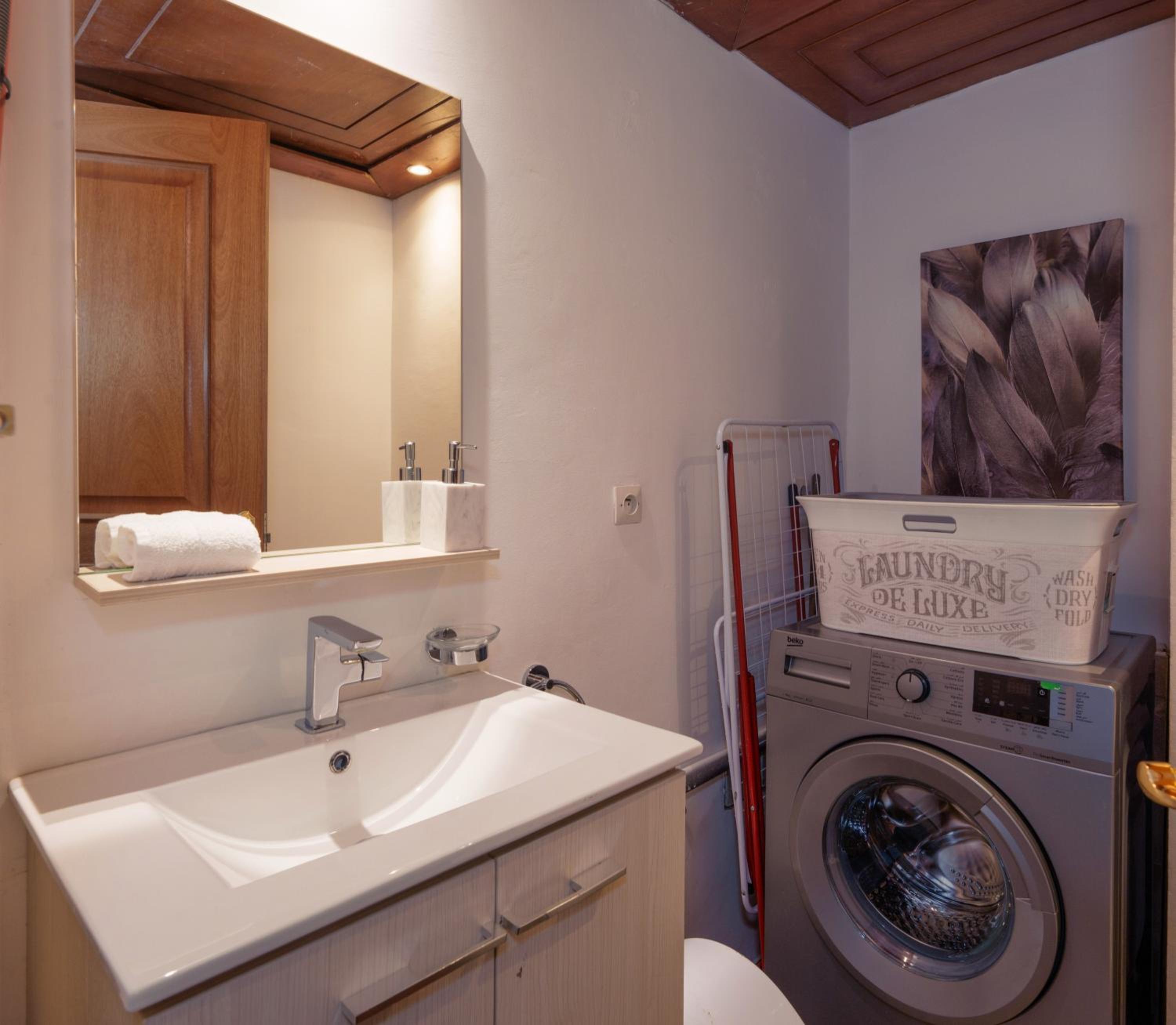 One-Bedroom Apartment - Photo 33