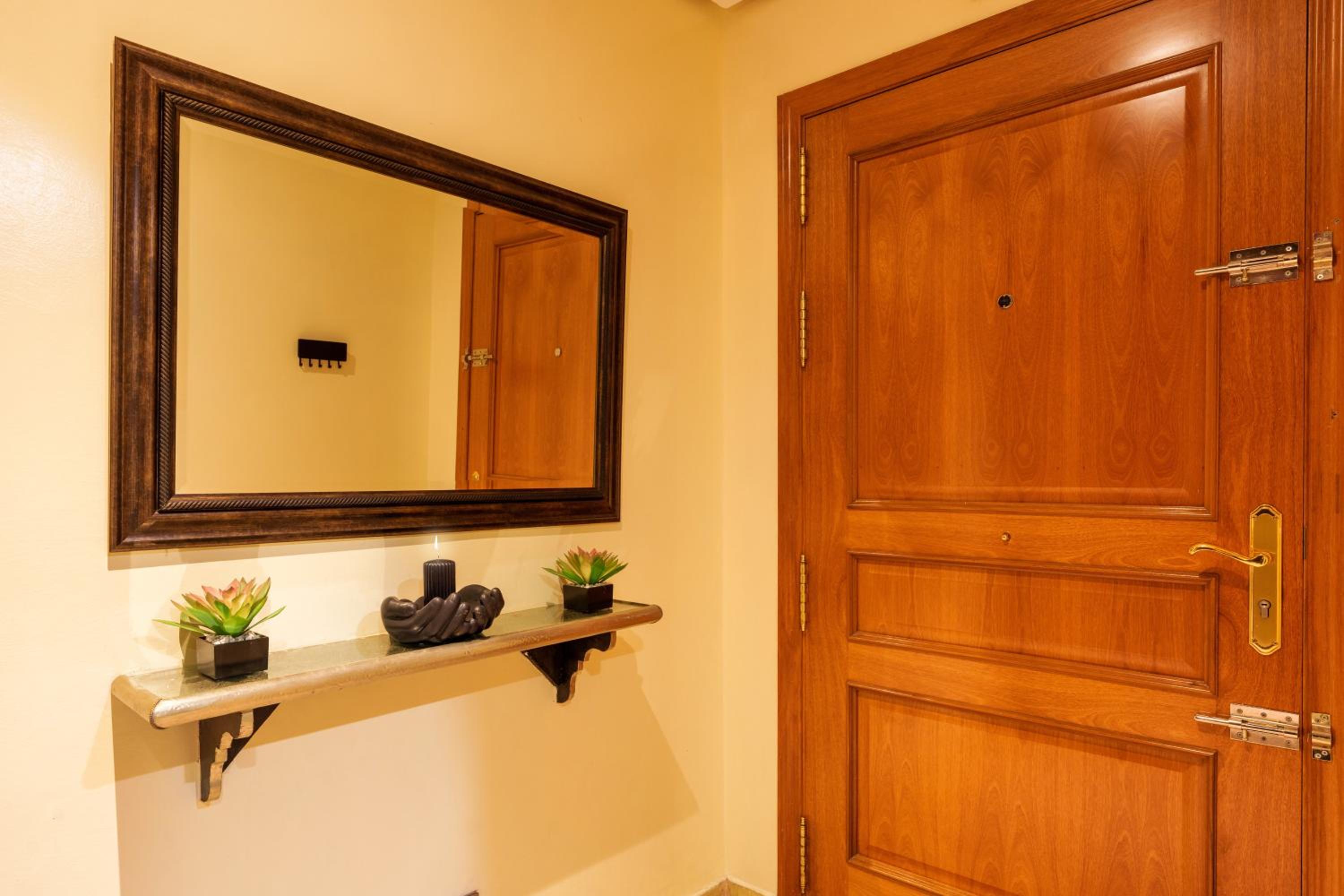One-Bedroom Apartment - Photo 19