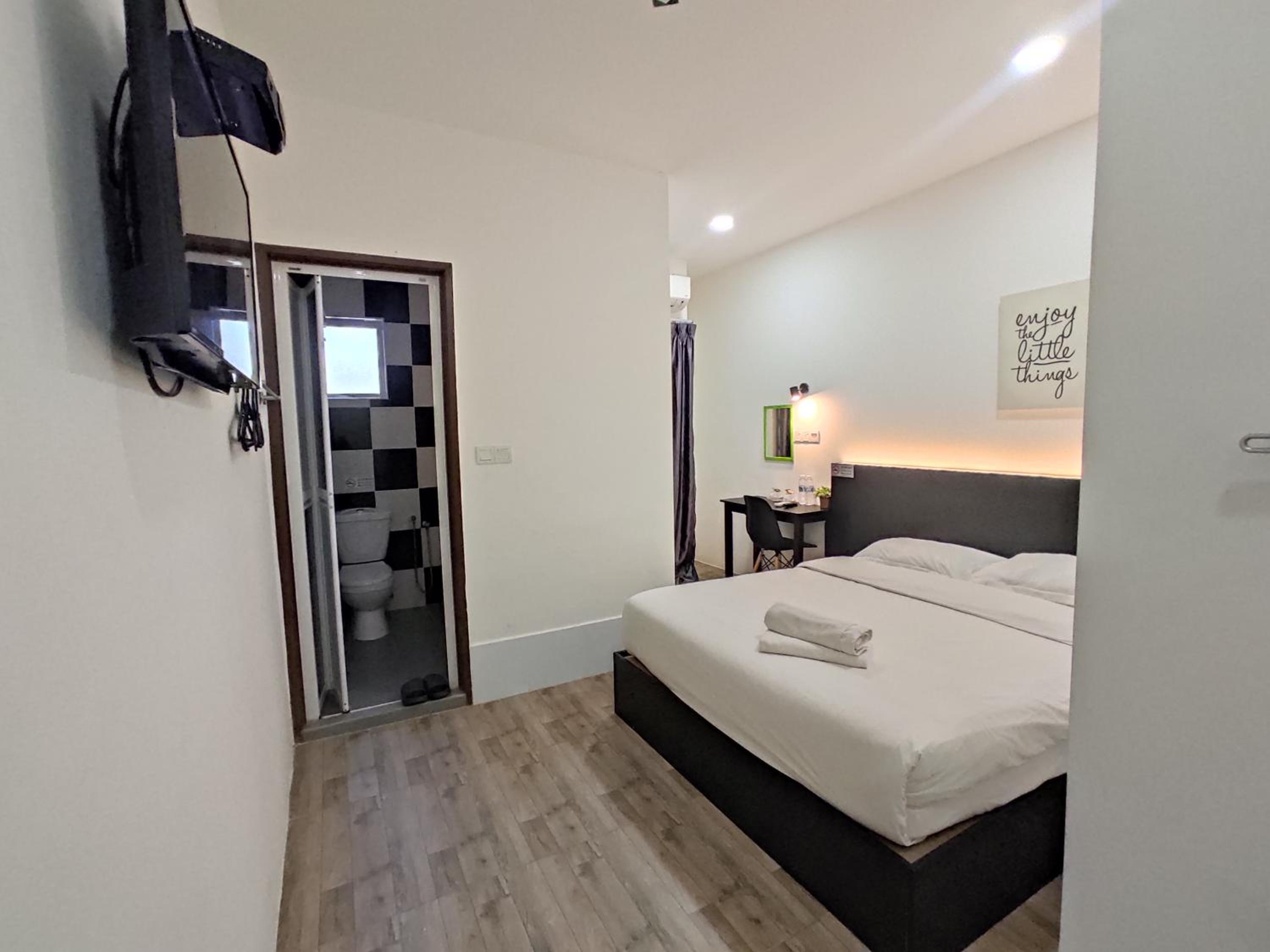 Deluxe Queen Room