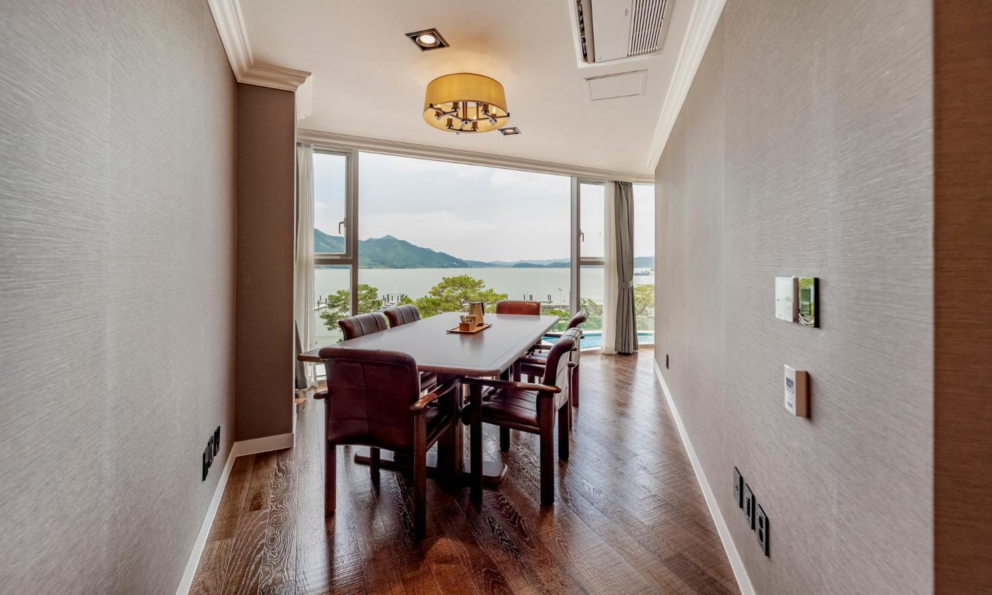 Two-Bedroom House - Photo 8