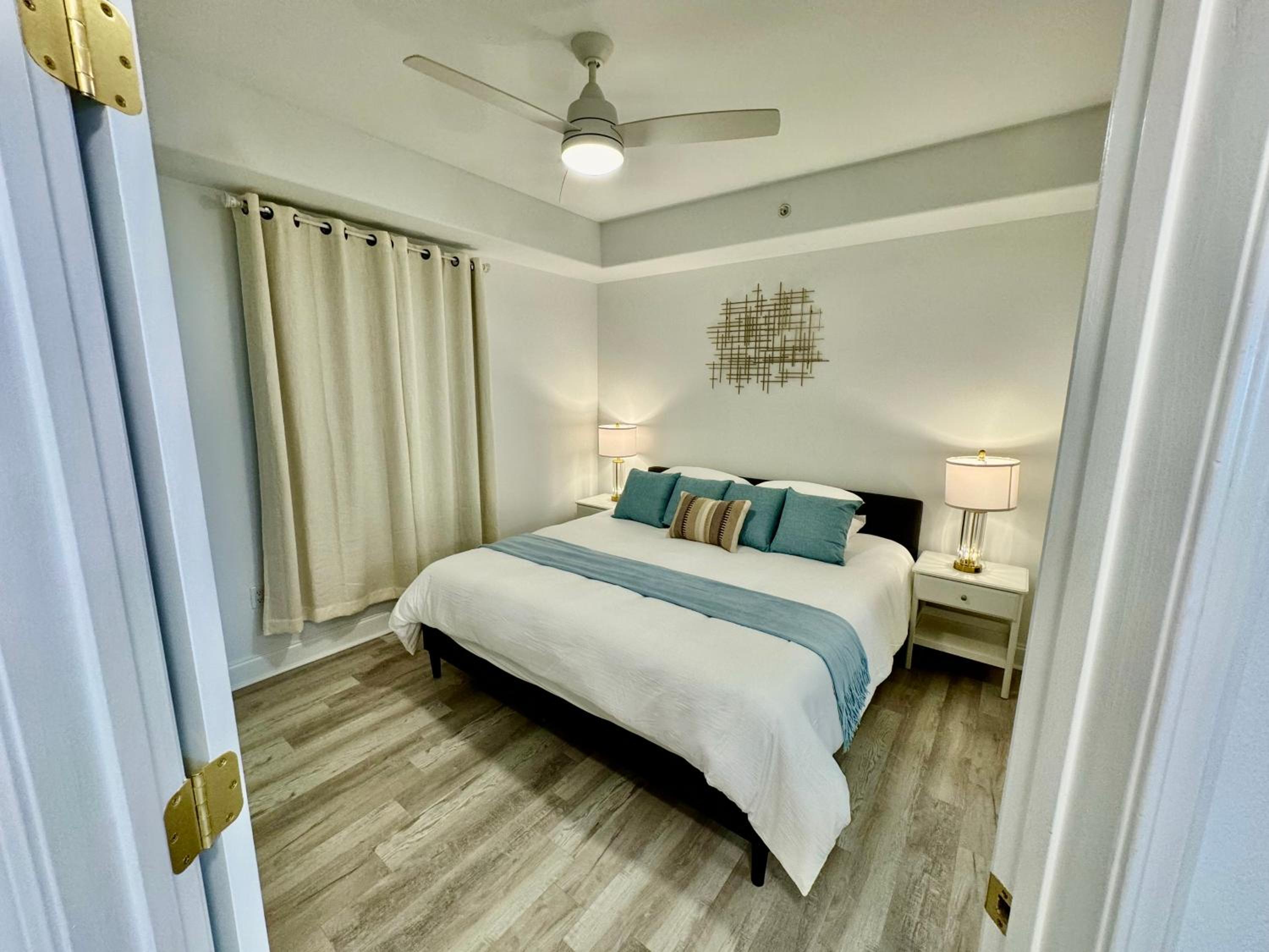 One-Bedroom Apartment with Lake View
