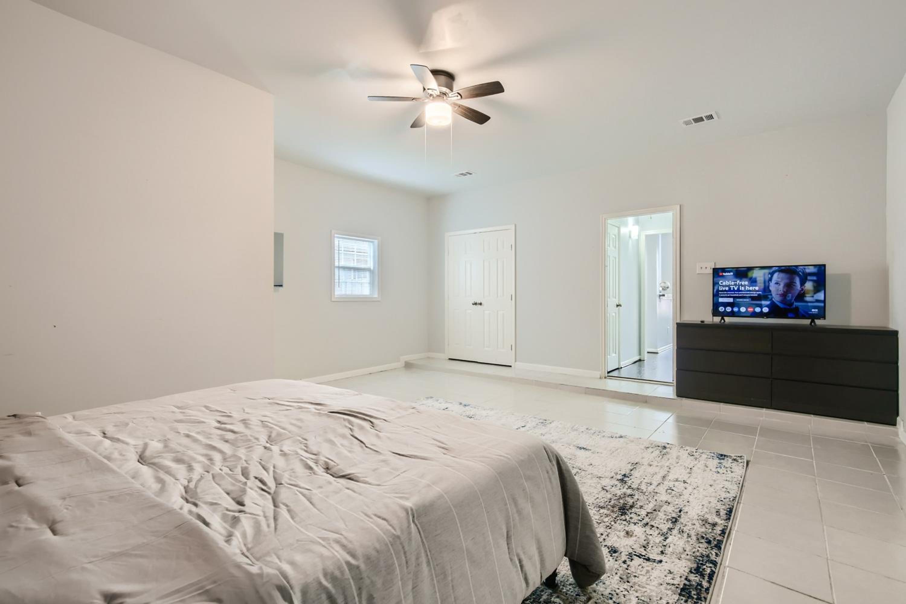 Four-Bedroom House photo 3