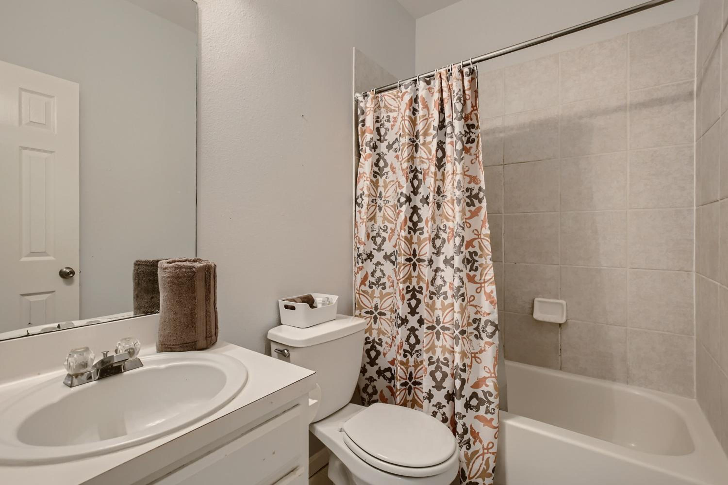 Four-Bedroom House photo 2