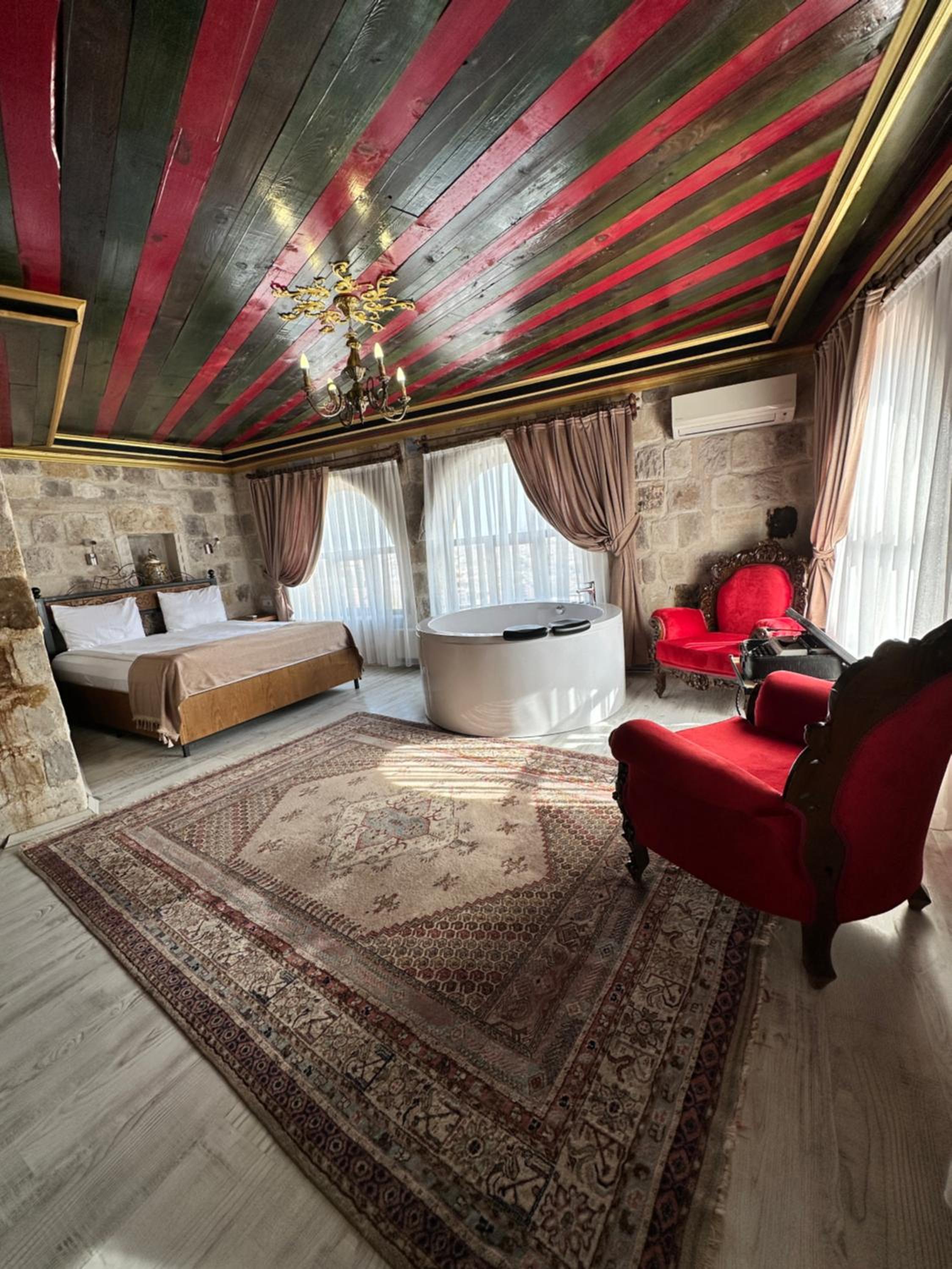 111 King Suite