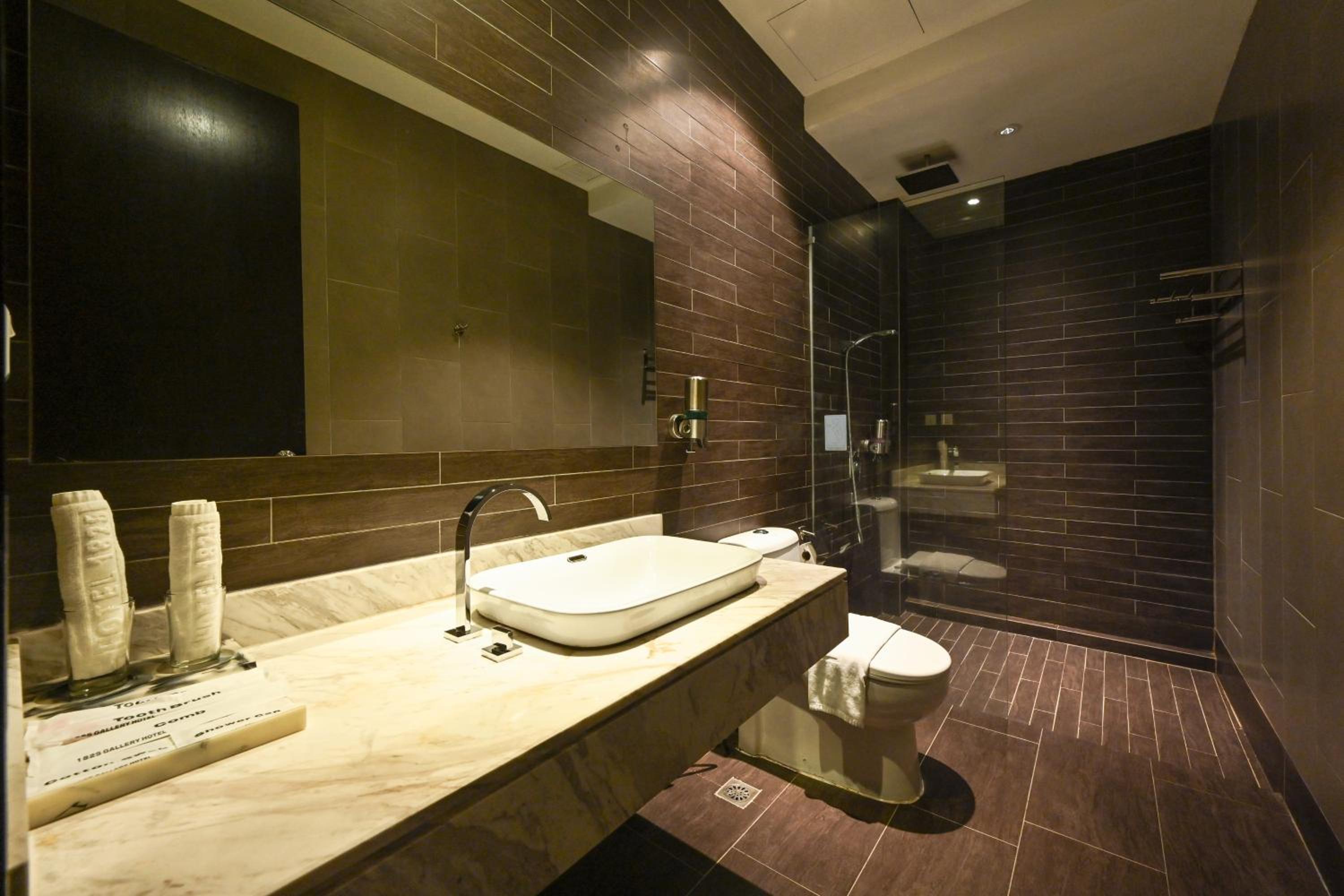 Deluxe King Room photo 3