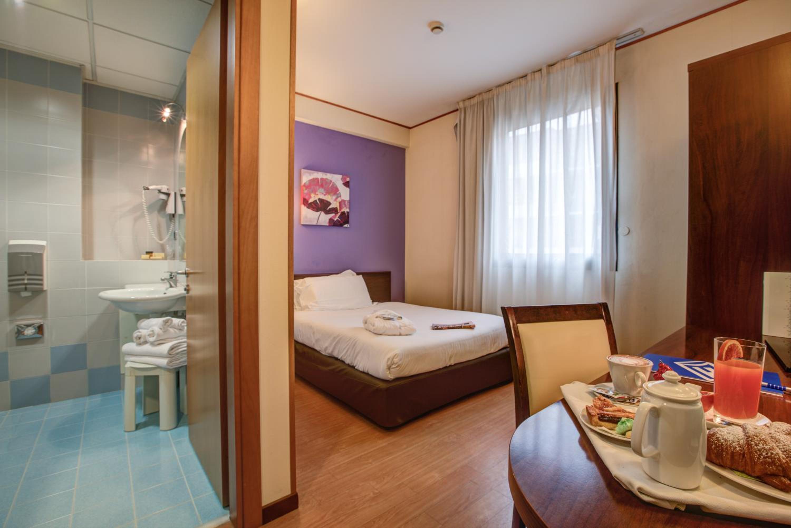 Double Room with French Bed photo 2