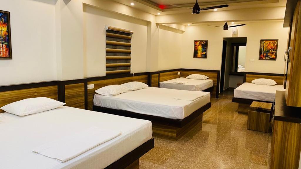 6-Bed Mixed Dormitory Room photo 3