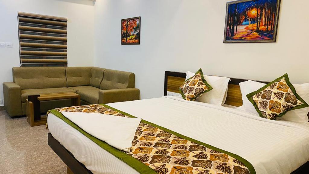Deluxe King Suite photo 1