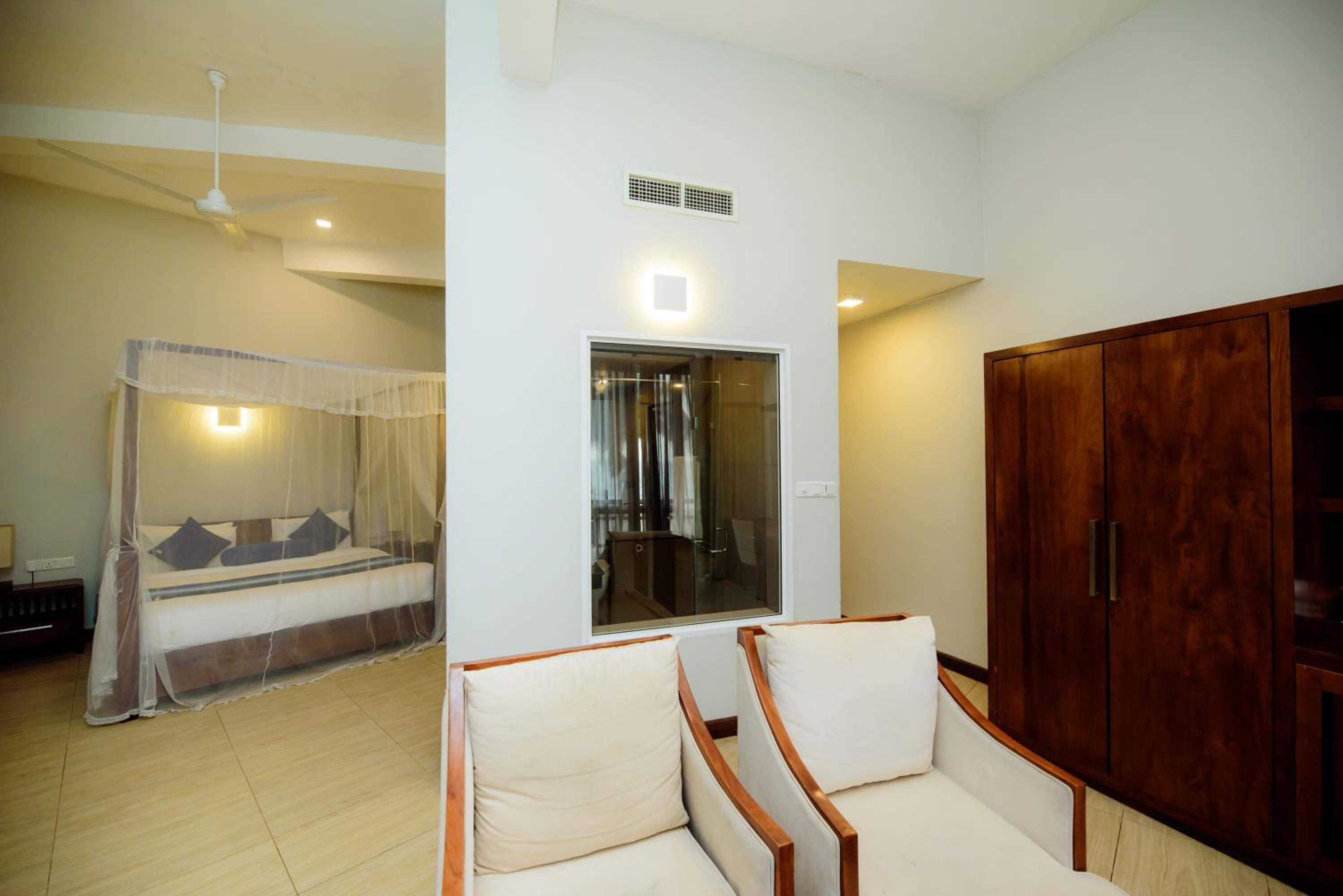 Deluxe Double Room with Sea View and Balcony - Photo 6