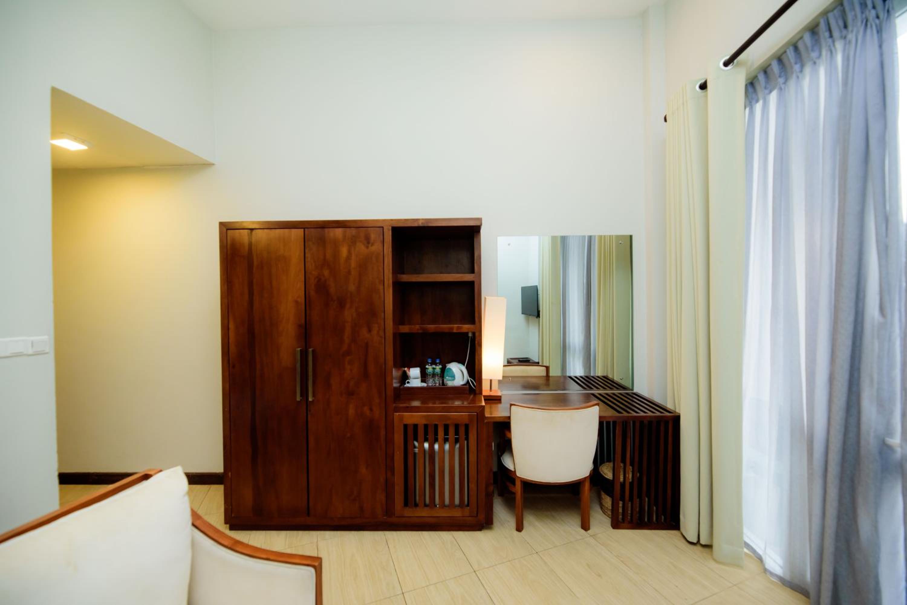 Deluxe Double Room with Sea View and Balcony - Photo 7
