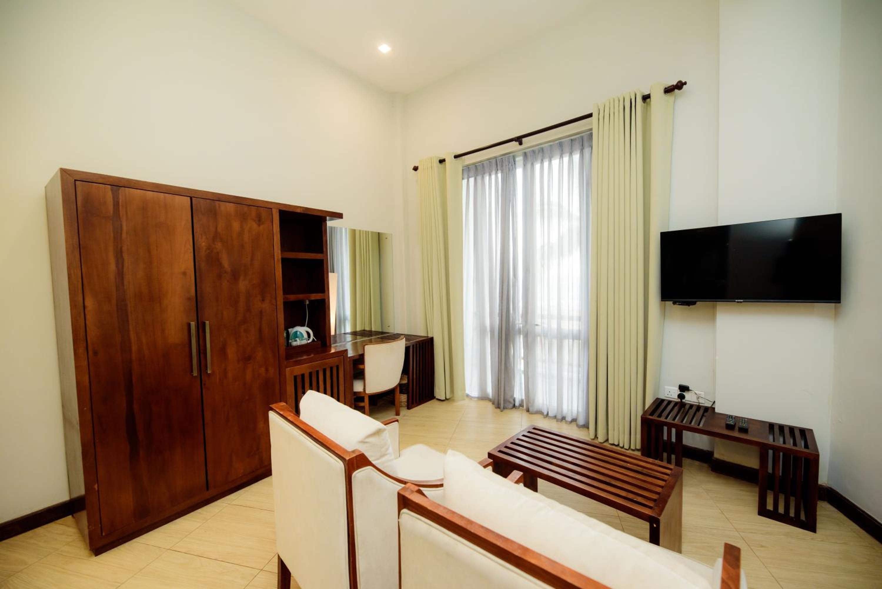 Deluxe Double Room with Sea View and Balcony - Photo 8
