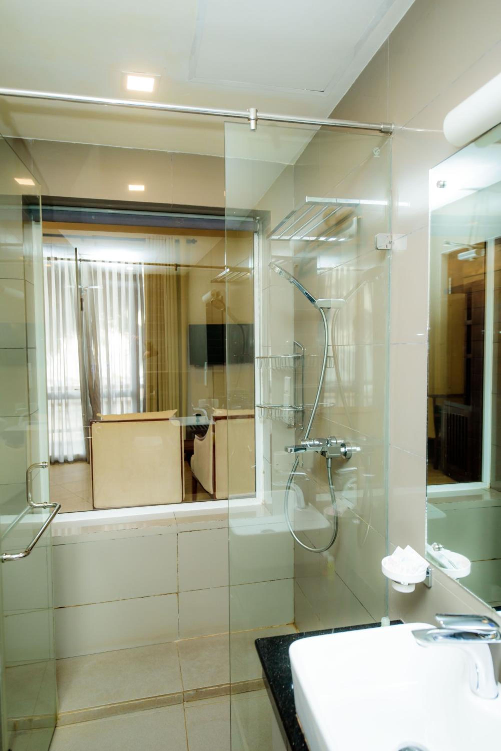 Deluxe Double Room with Sea View and Balcony - Photo 11