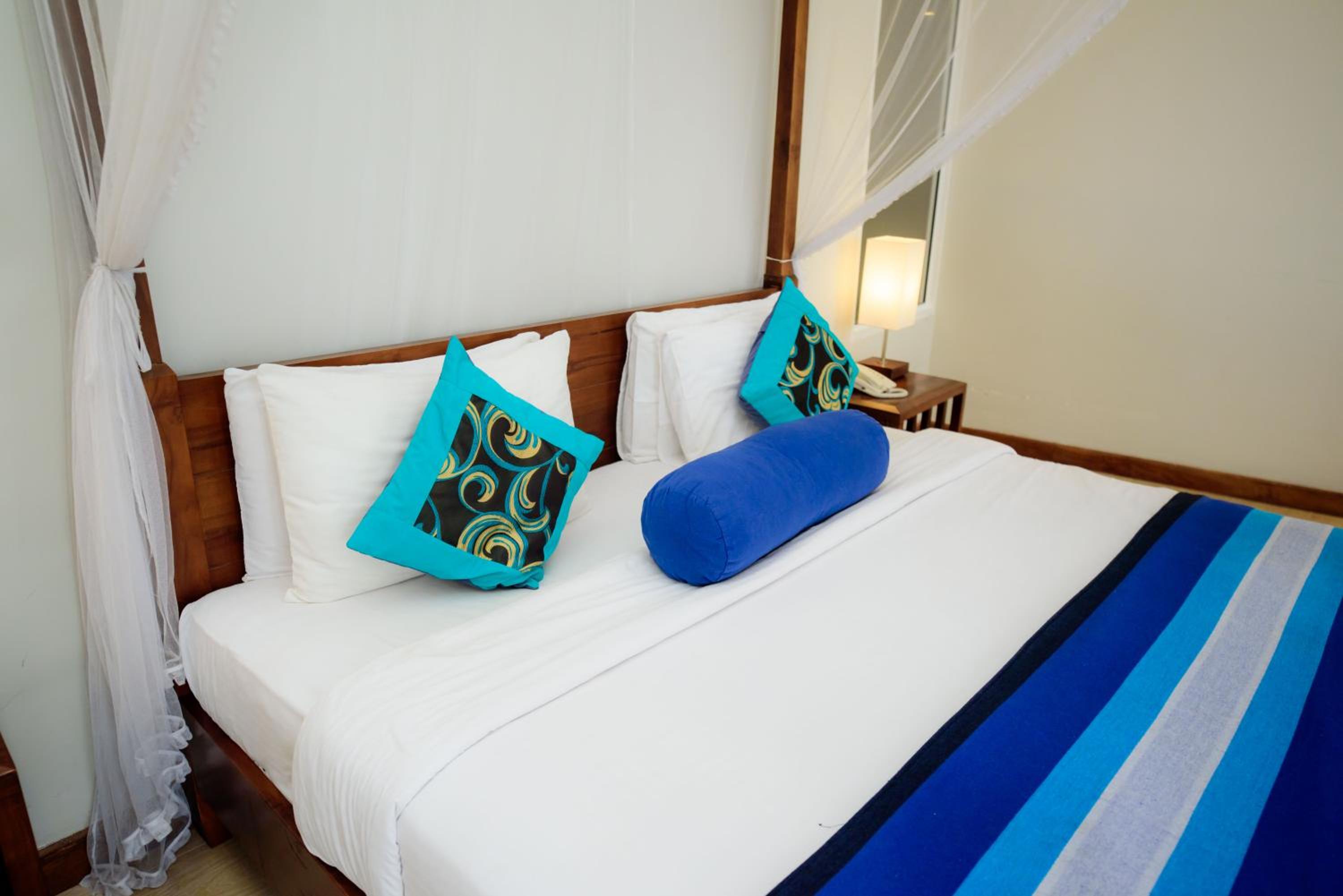 Deluxe Double Room with Sea View and Balcony - Photo 14