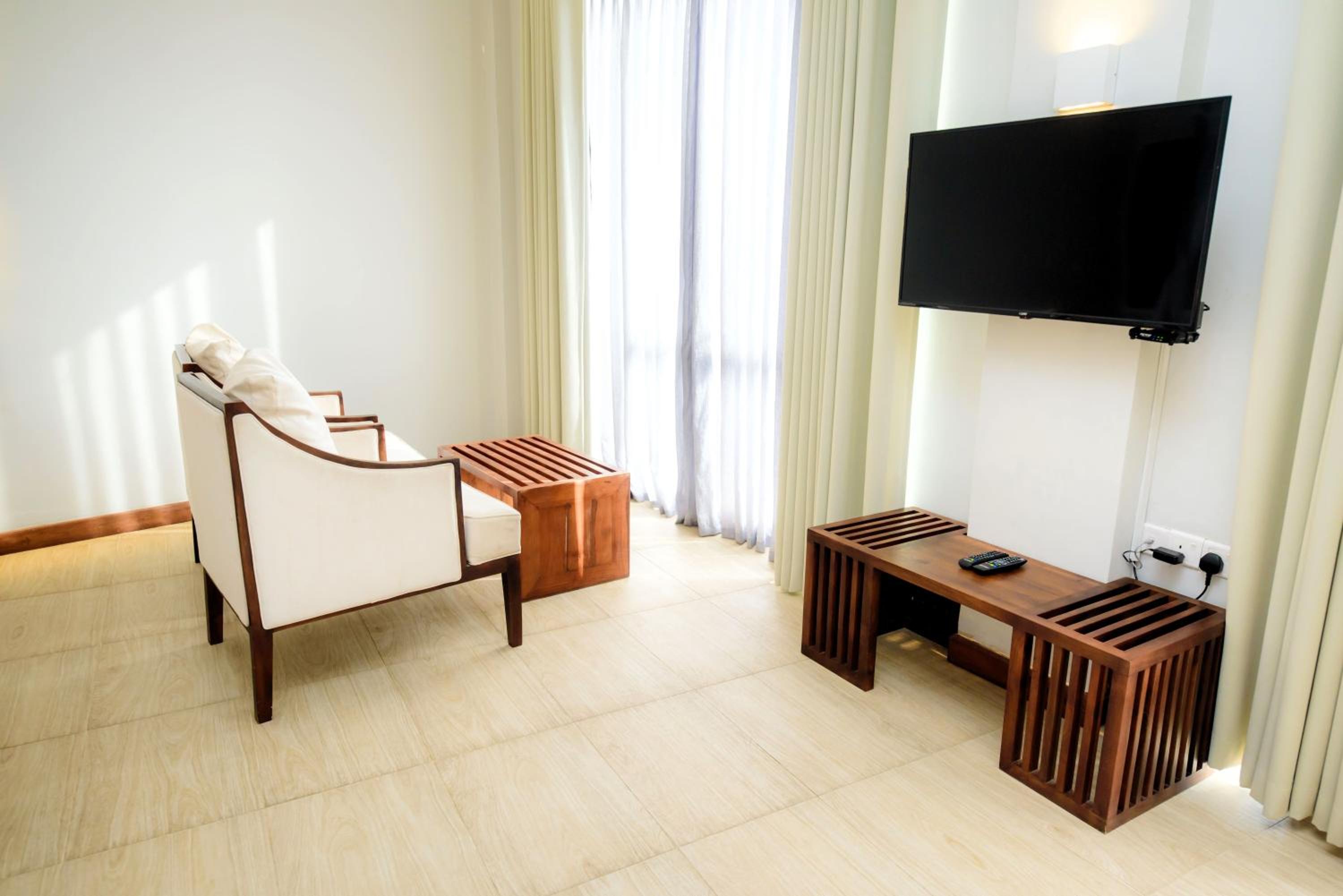 Deluxe Double Room with Sea View and Balcony - Photo 16
