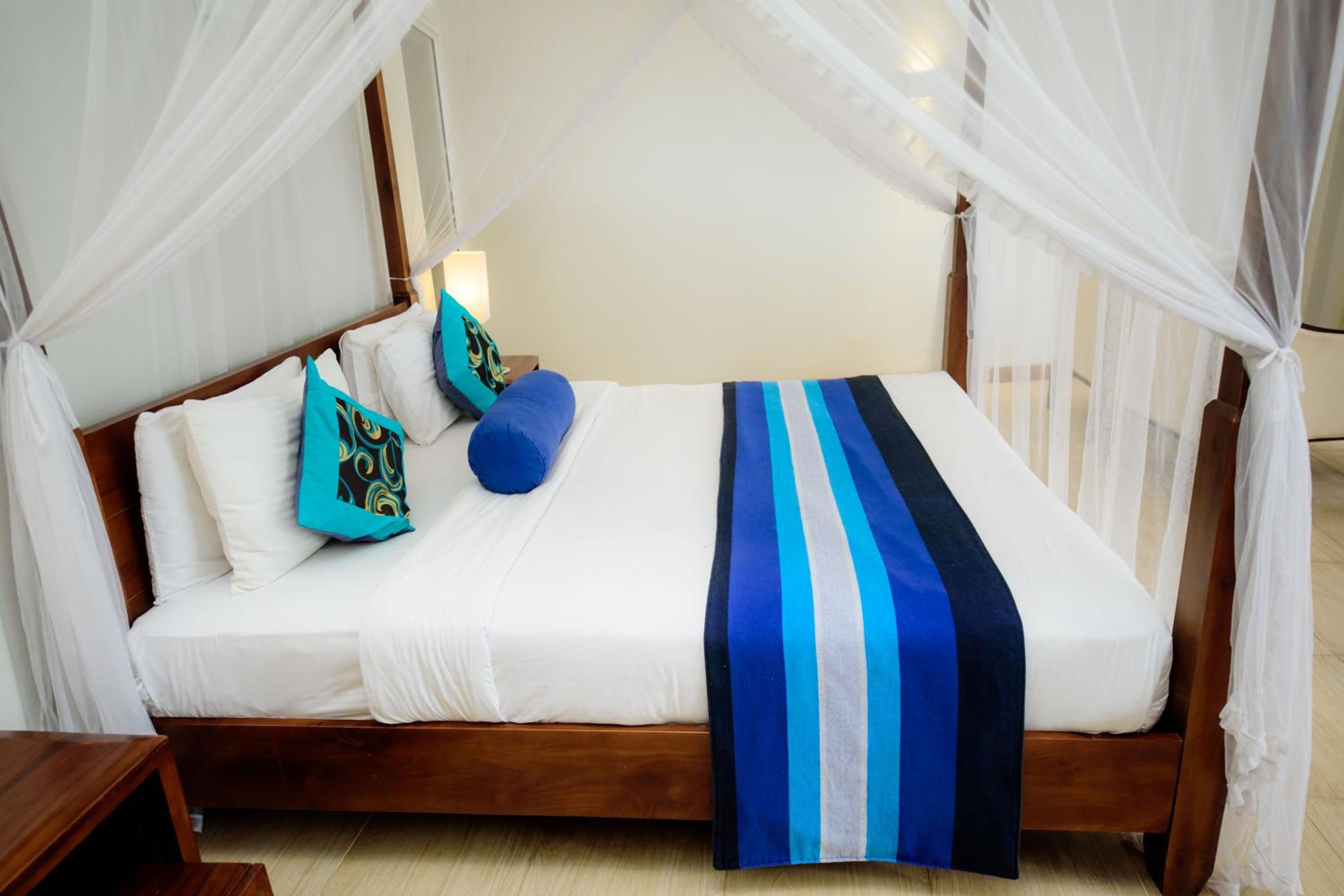 Deluxe Double Room with Sea View and Balcony - Photo 18