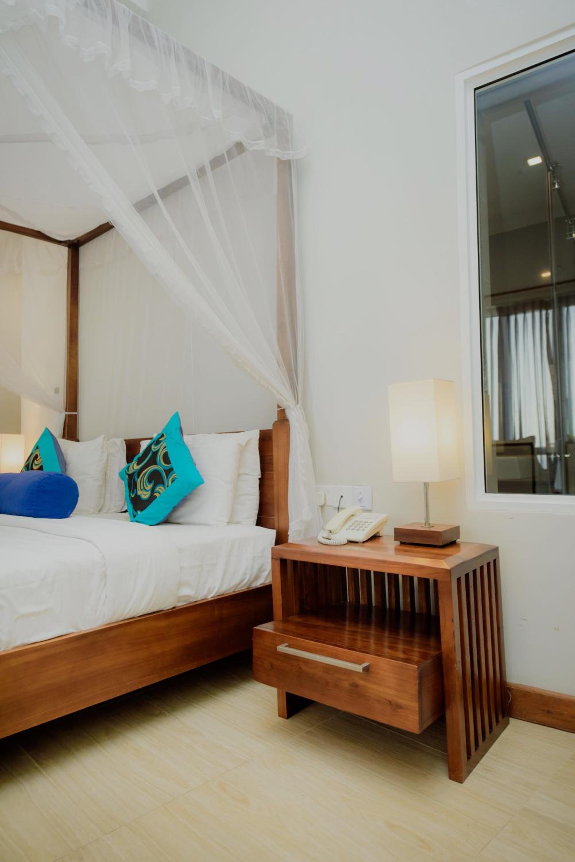 Deluxe Double Room with Sea View and Balcony - Photo 19