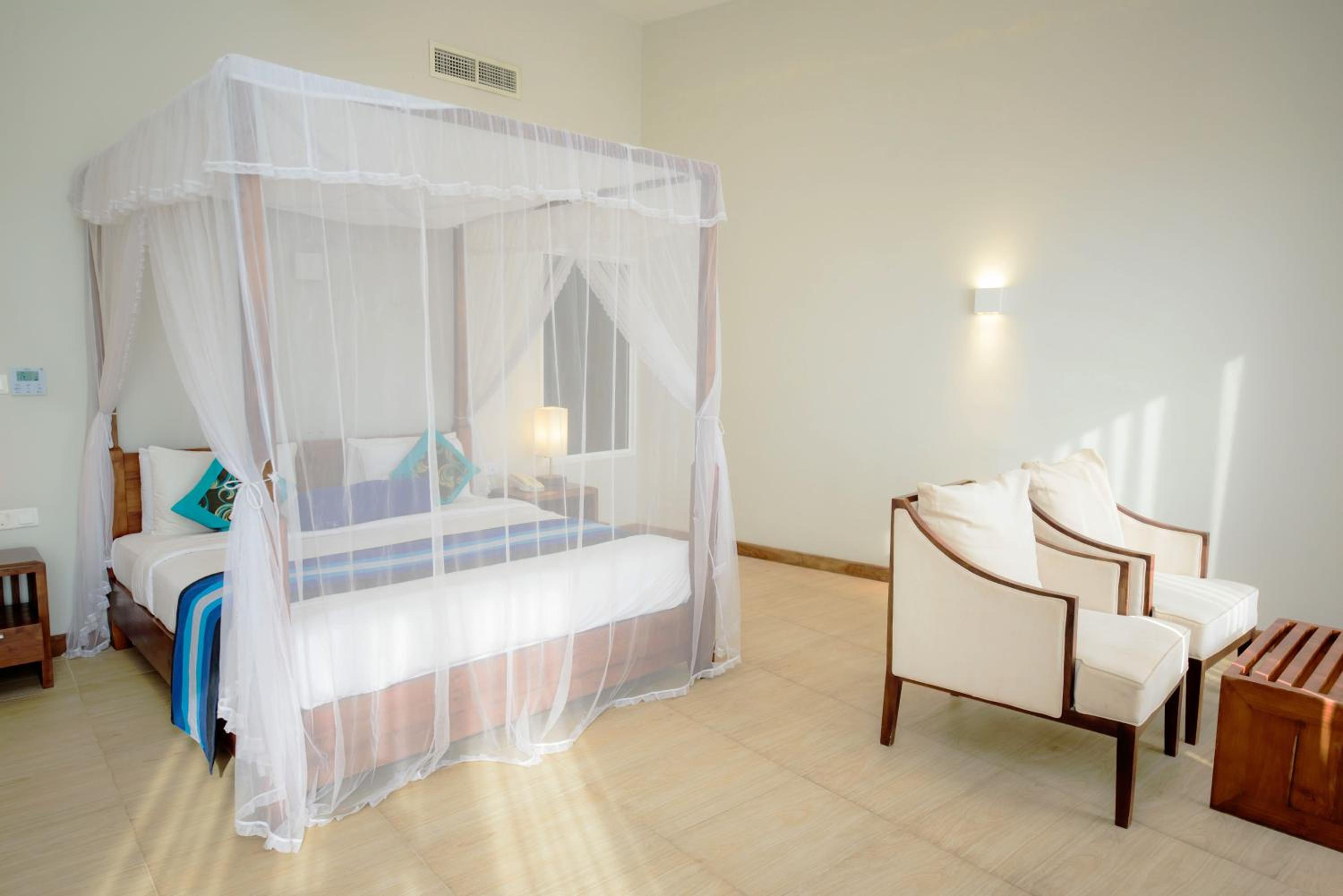 Deluxe Double Room with Sea View and Balcony - Photo 20